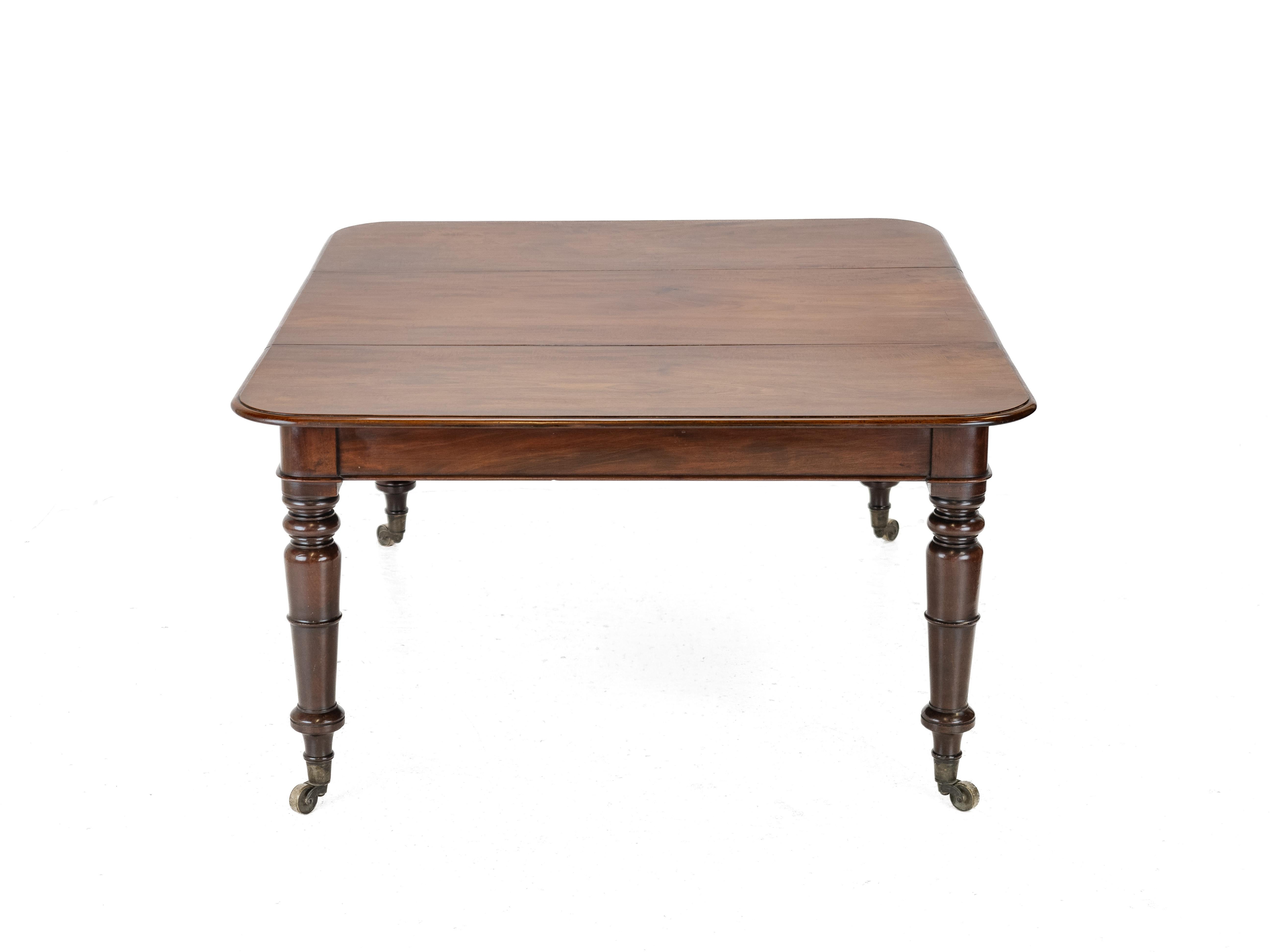 Tavolo da pranzo allungabile in mogano di inizio 19° Regency/George IV c1820 in vendita 1