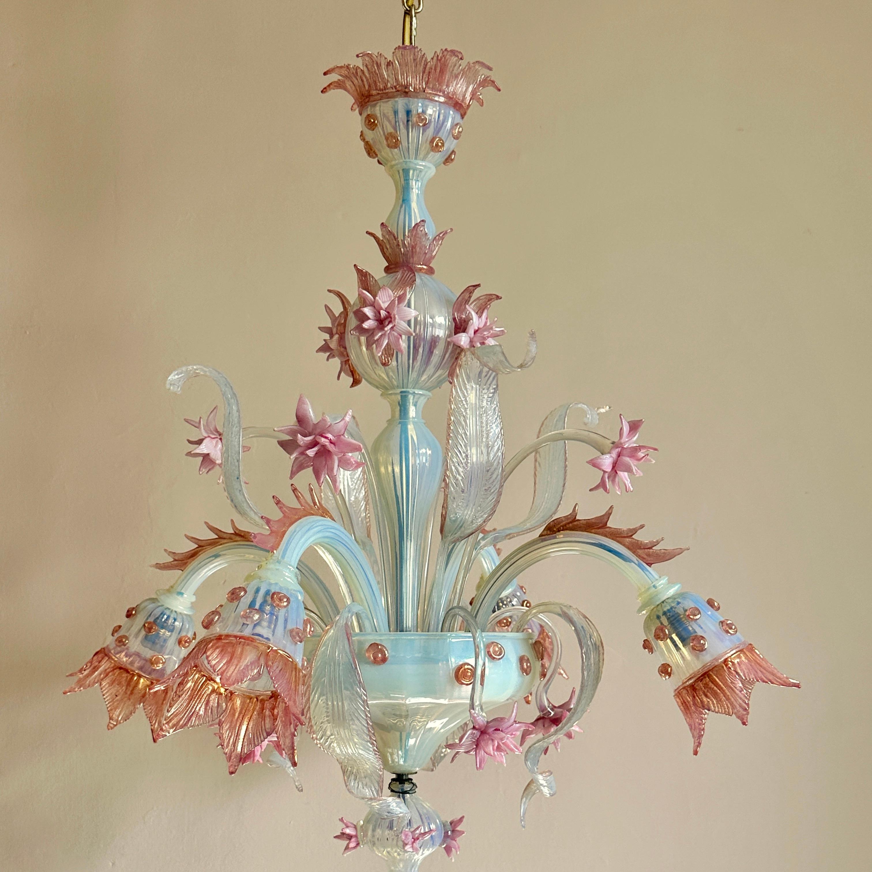 Early C20th Murano Opaline Glass Chandelier In Excellent Condition For Sale In London, GB