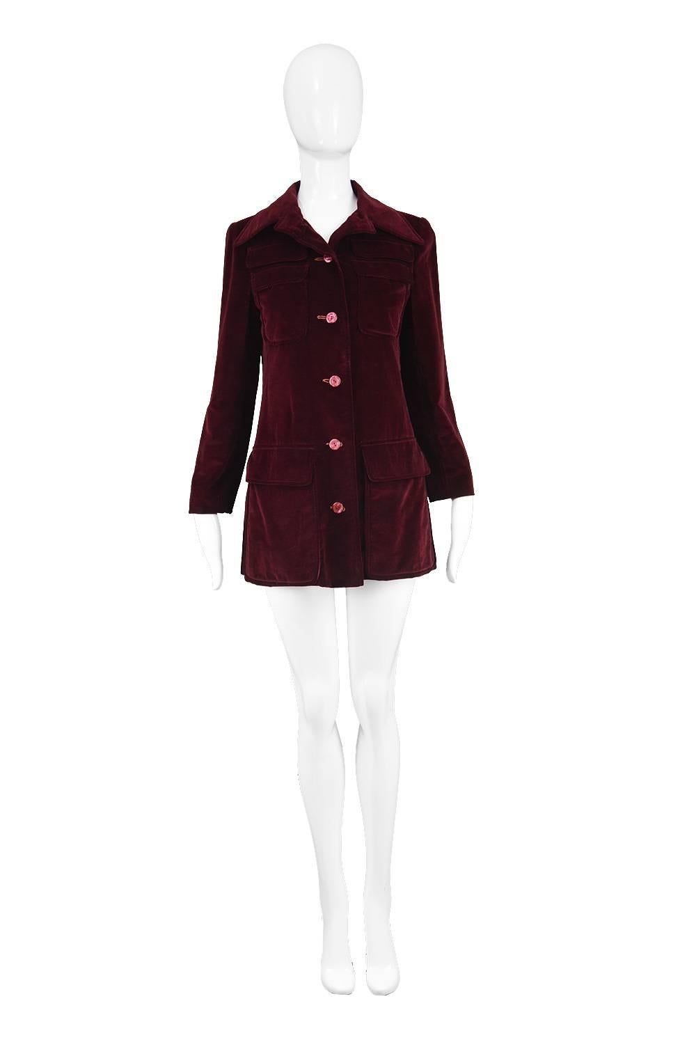 Early Calvin Klein Vintage 1970s Dark Red Velvet Dagger Collar Mod Jacket

Estimated Size: UK 10-12/ US 6-8/ EU 38-40. Please check measurements.
Bust - 36” / 91cm
Waist - 32” / 81cm
Hips - 40” / 101cm
Length (Shoulder to Hem) - 28” / 71cm
Shoulder