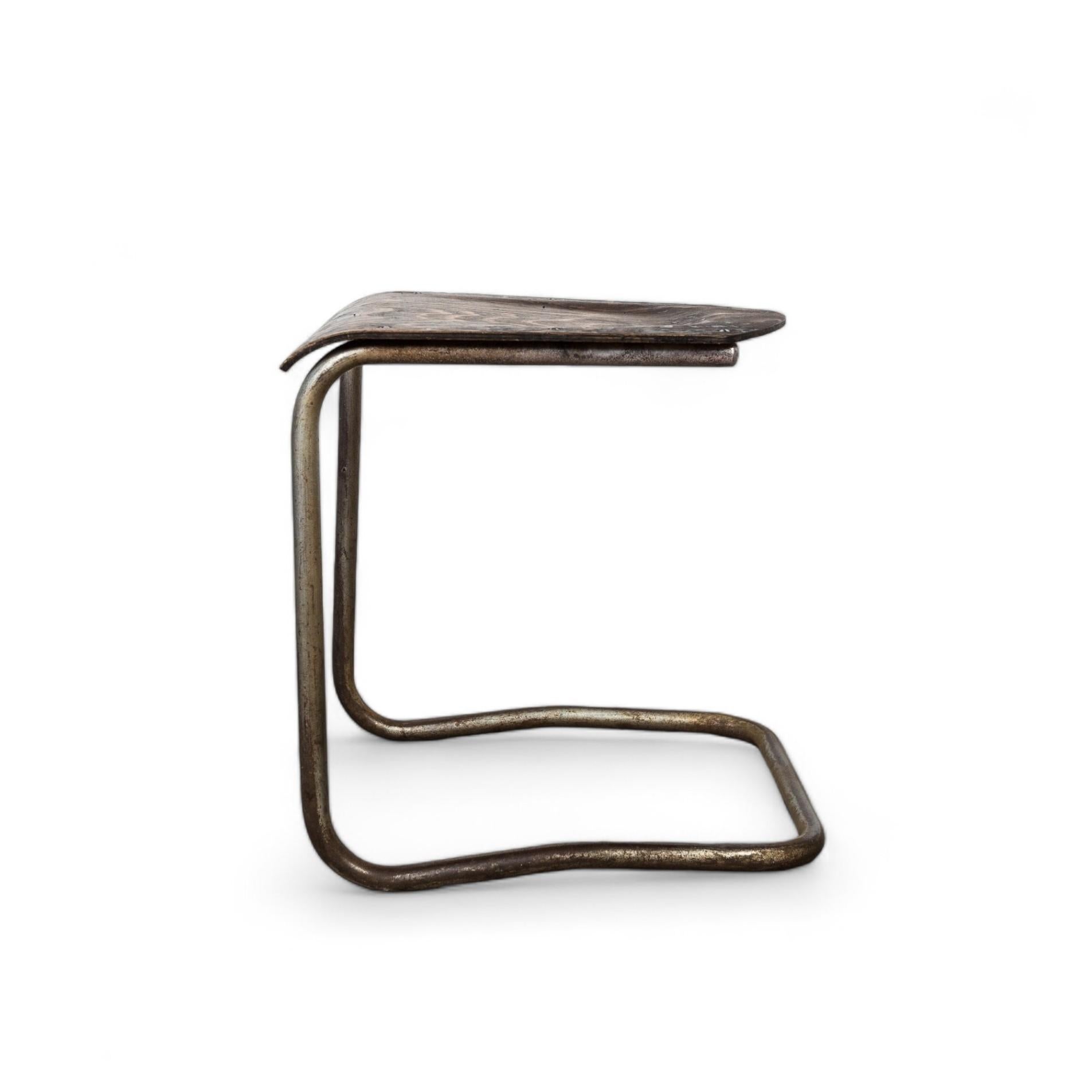 Bauhaus Tabouret en acier tubulaire en porte-à-faux Mart Stam, années 1930 en vente