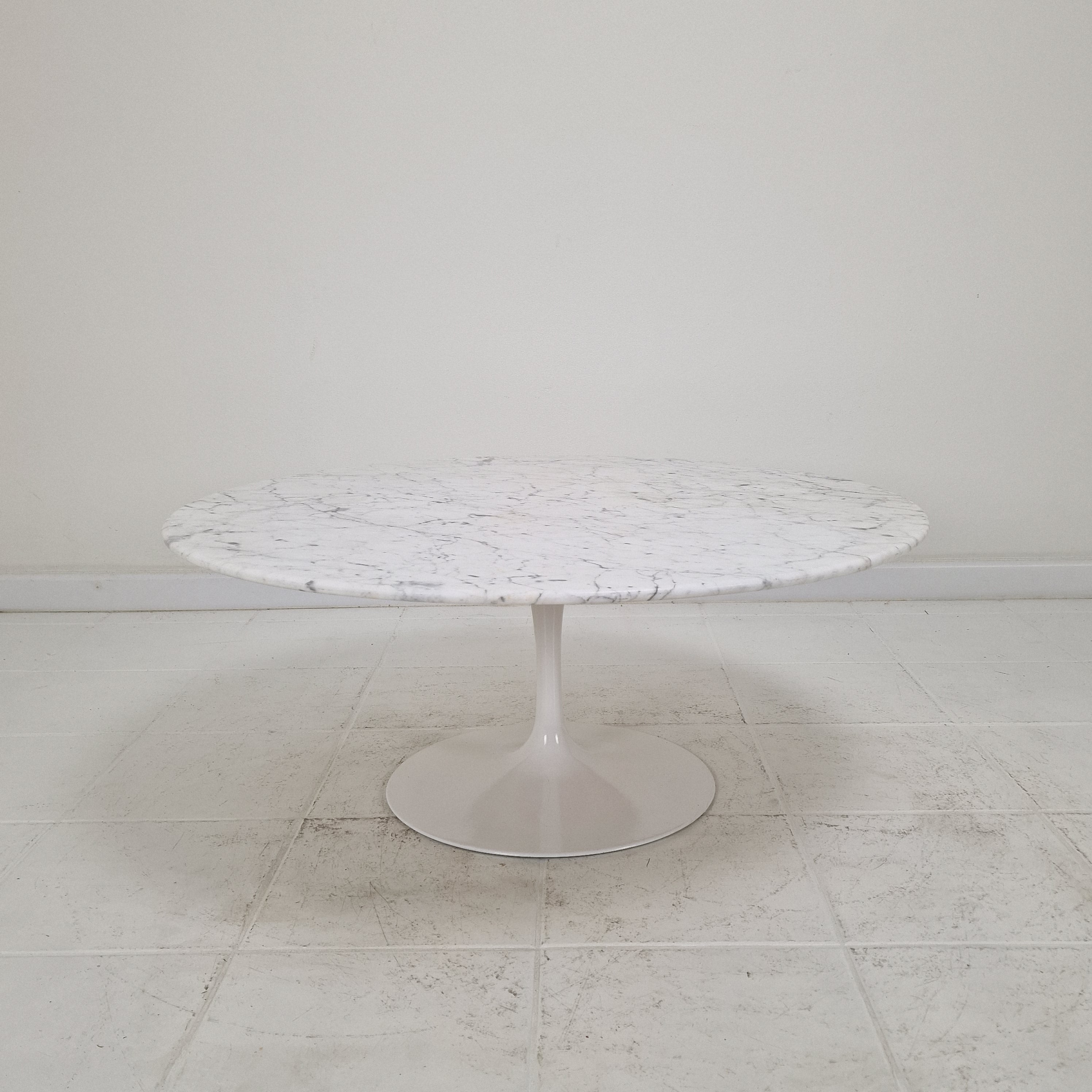 Early Carrara Marble Coffee Table by Eero Saarinen for Knoll International en venta