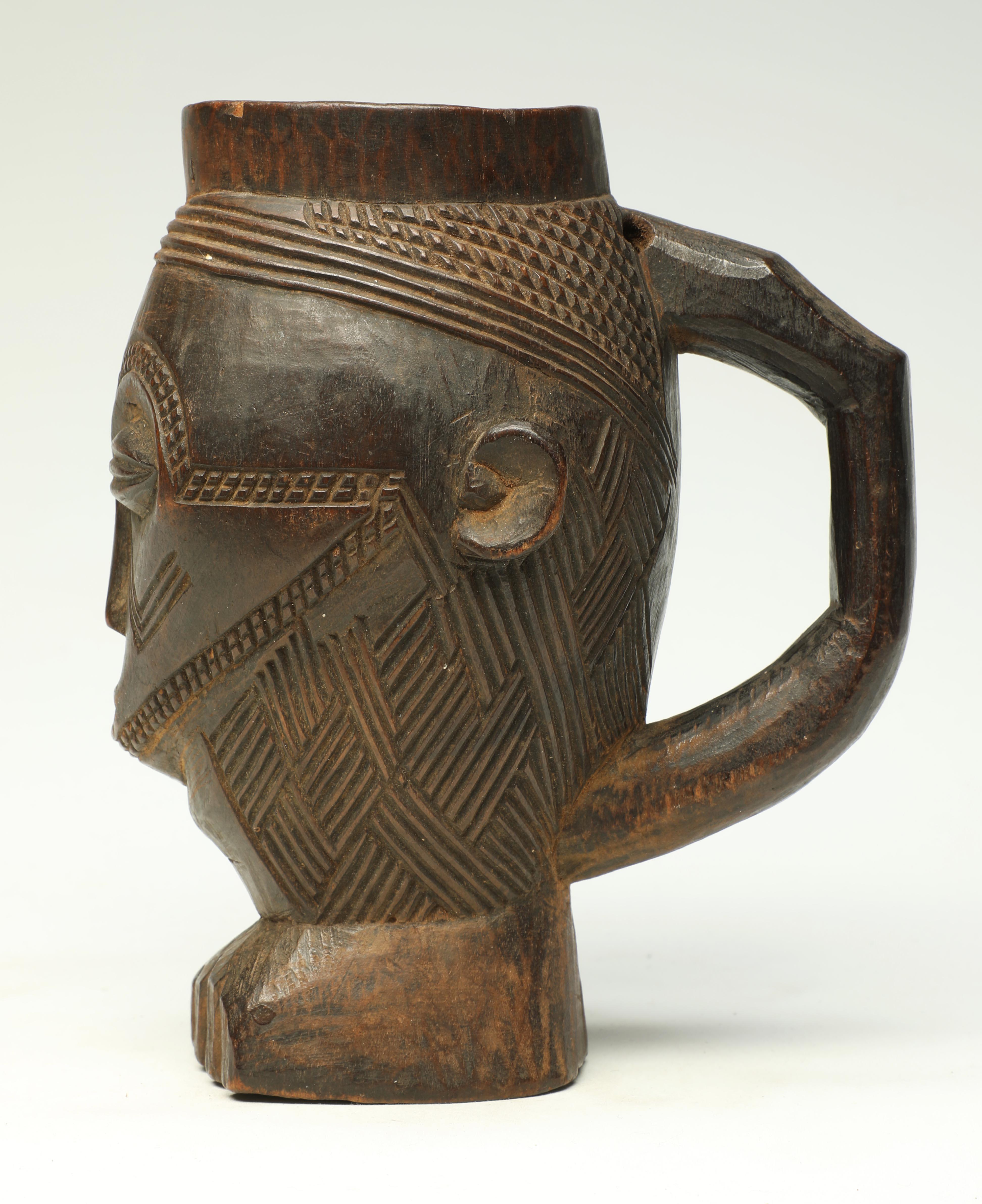 Tribal Early Carved Wood Kuba Figural Cup, Congo, Africa Base in Form of Foot For Sale