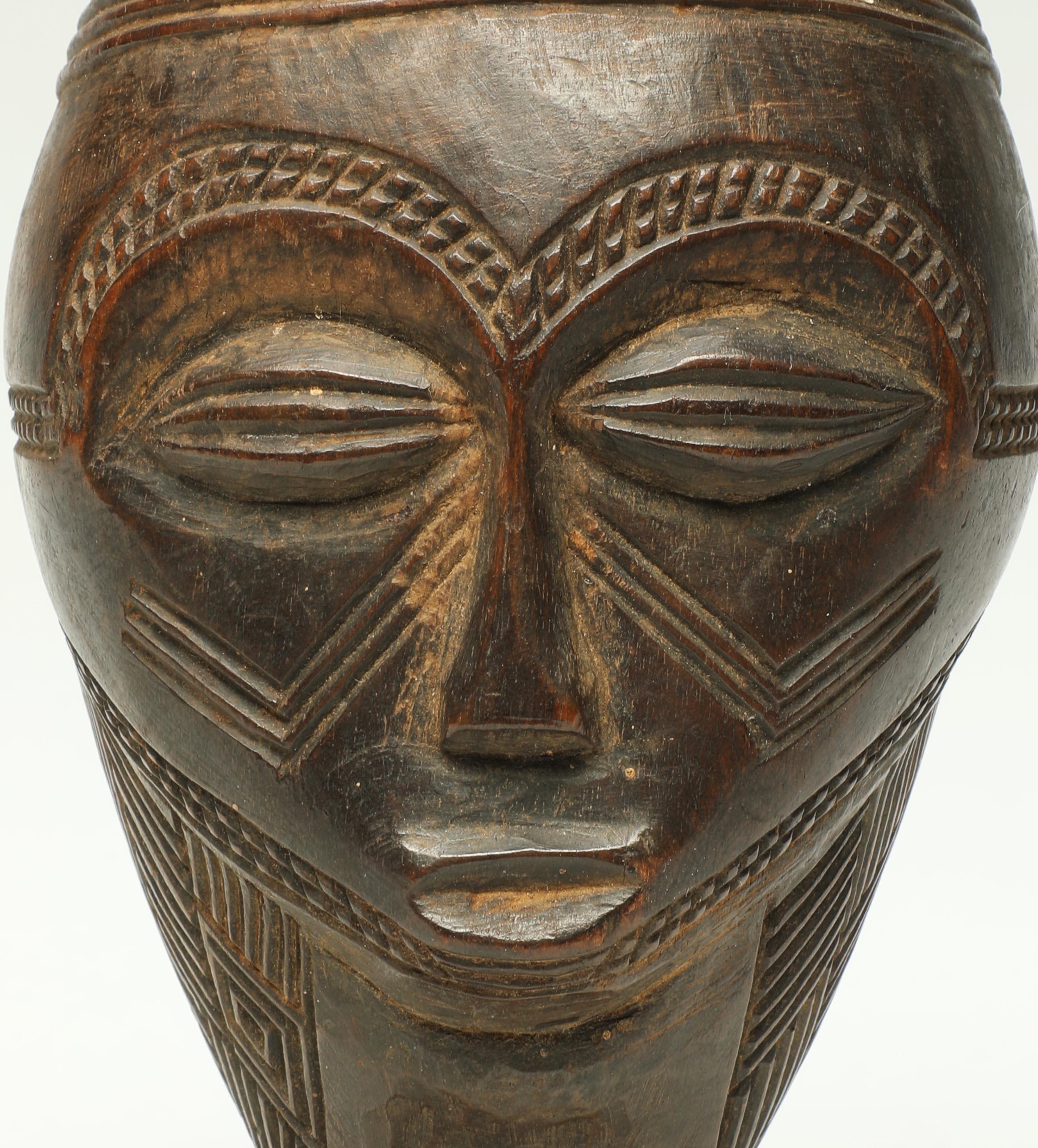 Early Carved Wood Kuba Figural Cup, Congo, Africa Base in Form of Foot In Distressed Condition For Sale In Point Richmond, CA