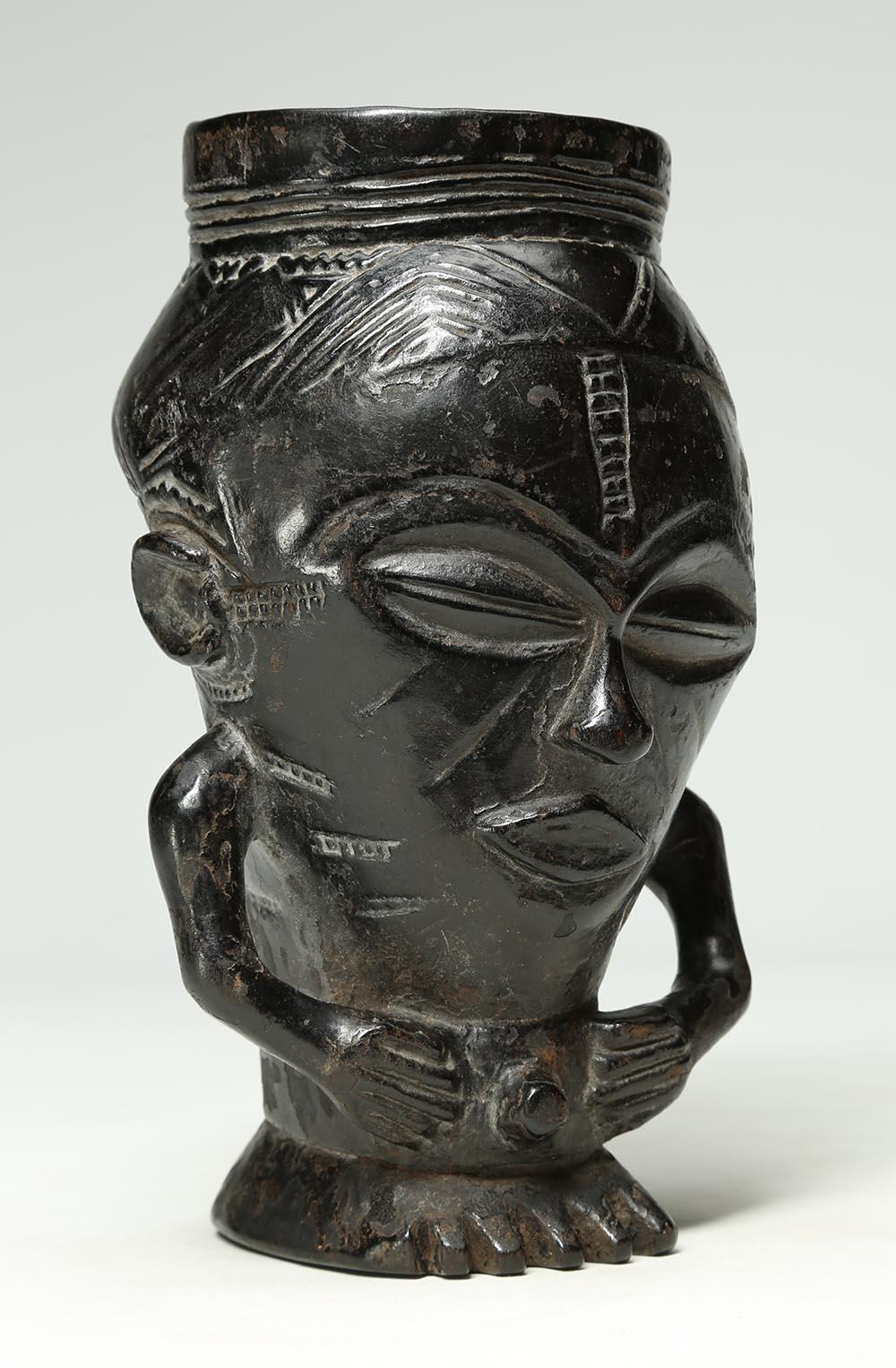 Congolese Early Carved Wood Tribal Kuba Figural Cup, Congo, Africa Deep Dark Patina For Sale