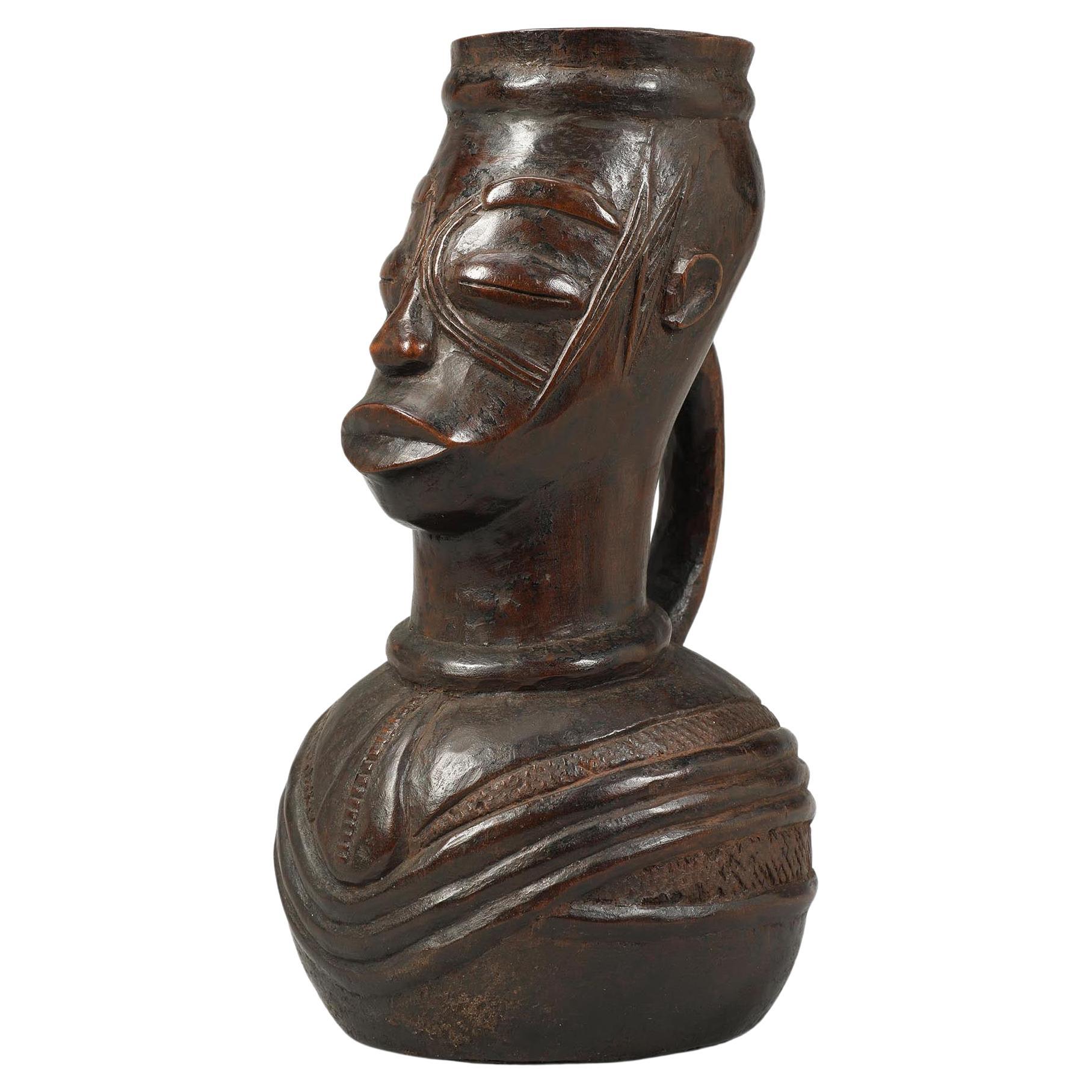 Pichet à récipient rituel tribal Mangbetu en bois sculpté précoce Congo Provenance