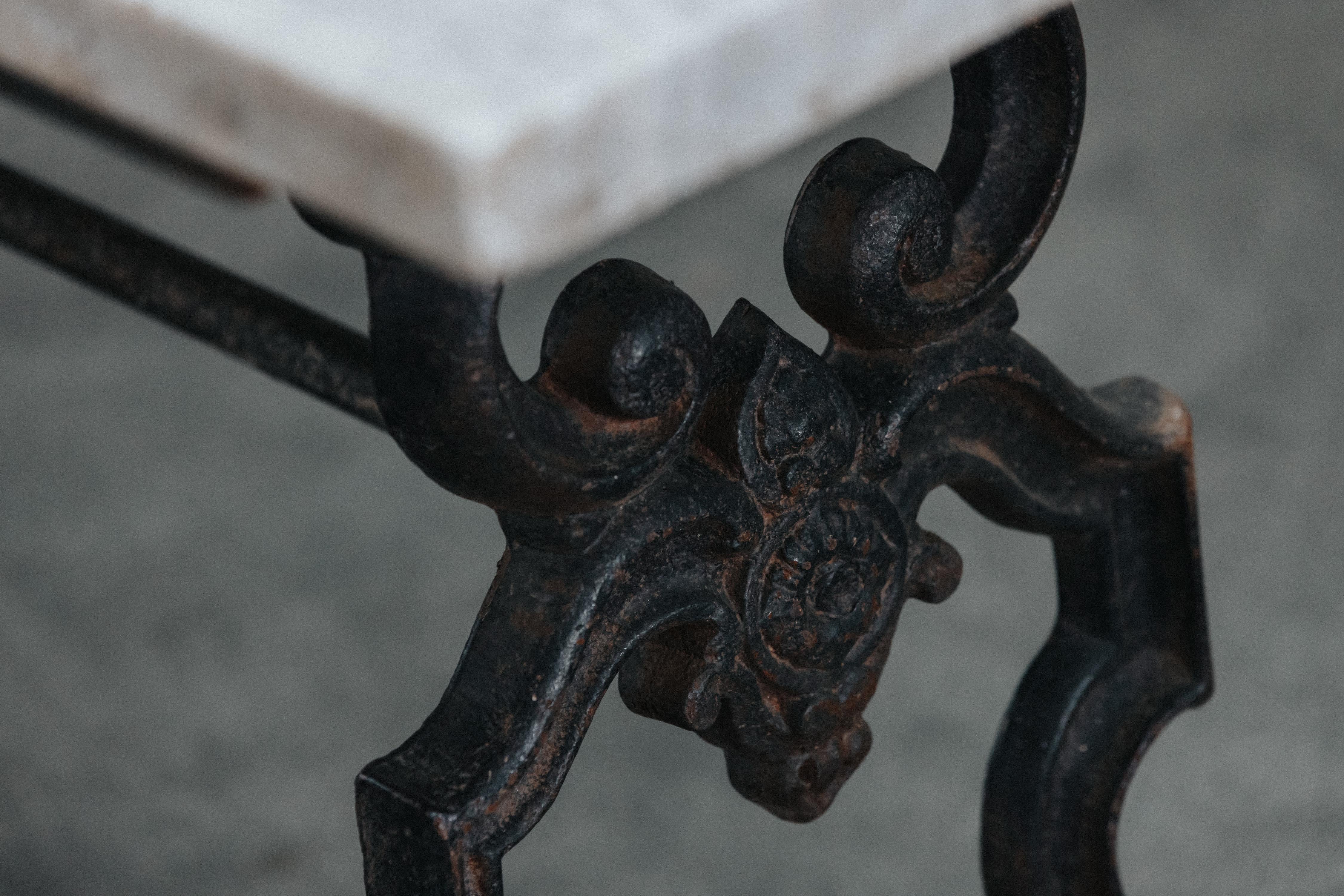 Mesa de jardín francesa de hierro fundido y mármol, circa 1880 Europeo en venta