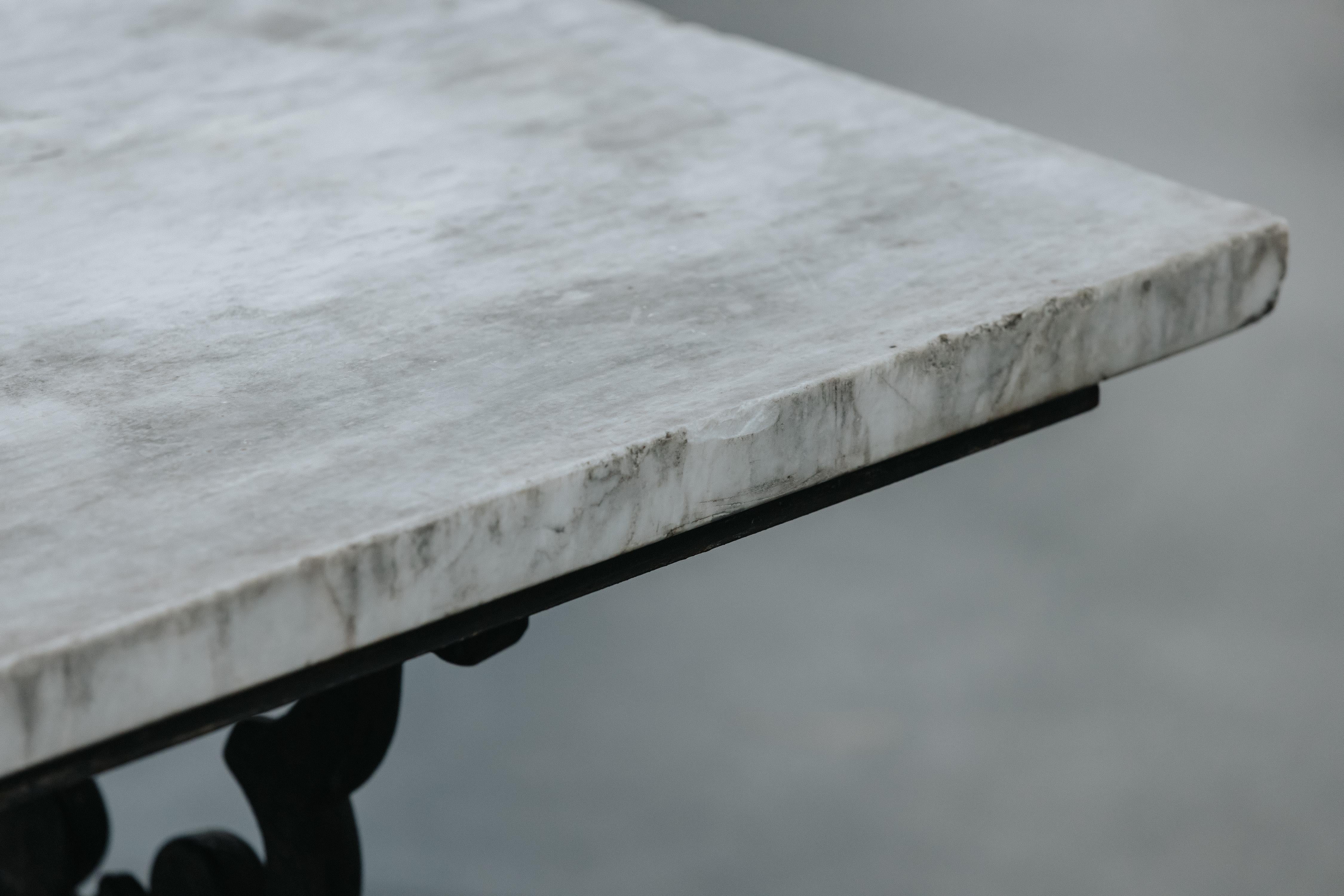 Mesa de jardín francesa de hierro fundido y mármol, circa 1880 Mármol en venta