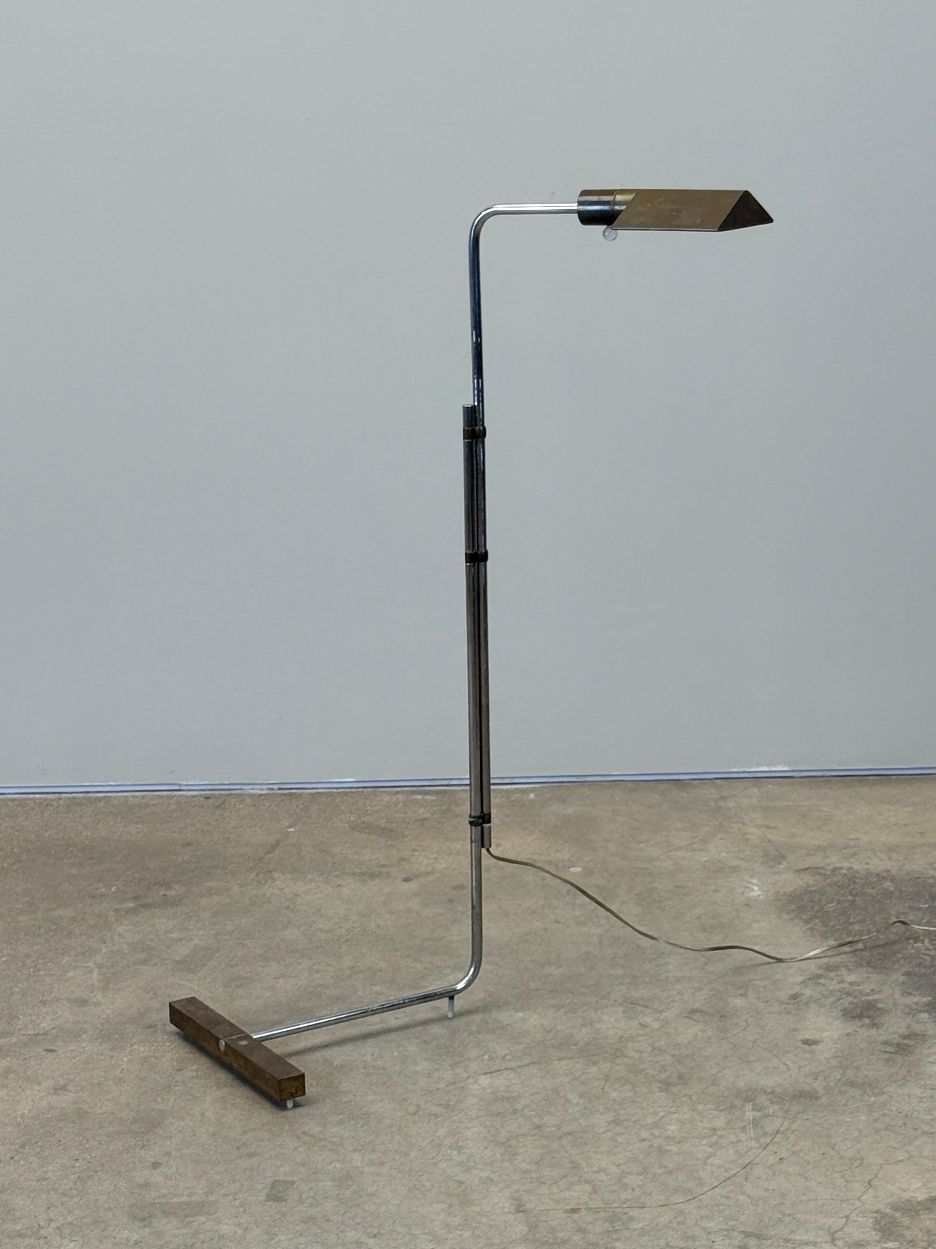 Lampada da terra in ottone e cromo di Cedric Hartman, prima età in vendita 2