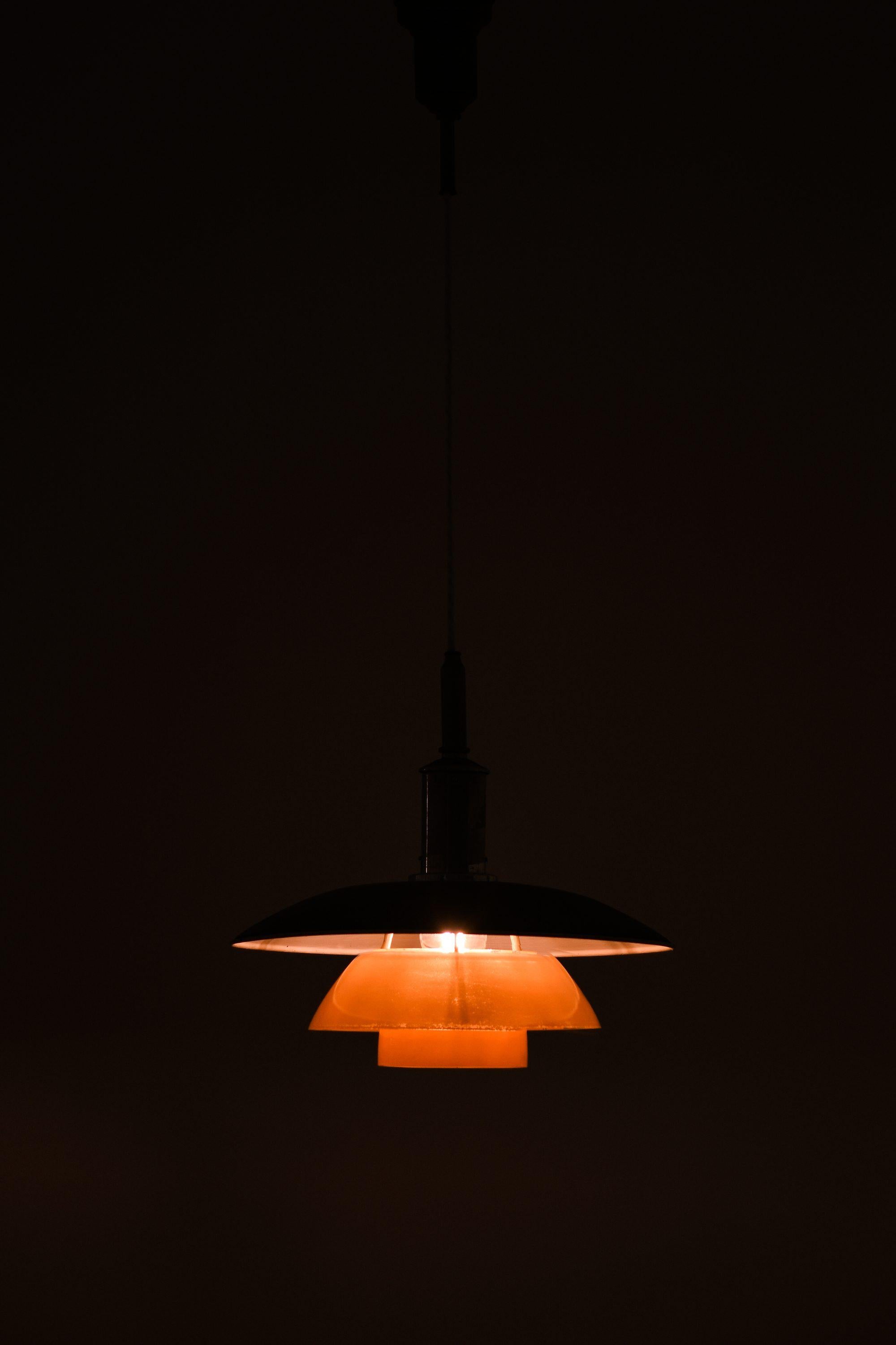 Early Ceiling Lamp in Nickel-Plated Bayonet Socket Housing and Canopy, Porcelain Socket, Glass and Copper Shade by Poul Henningsen, 1920's

Additional Information:
Material: Nickel-plated bayonet socket housing and canopy, porcelain socket, glass