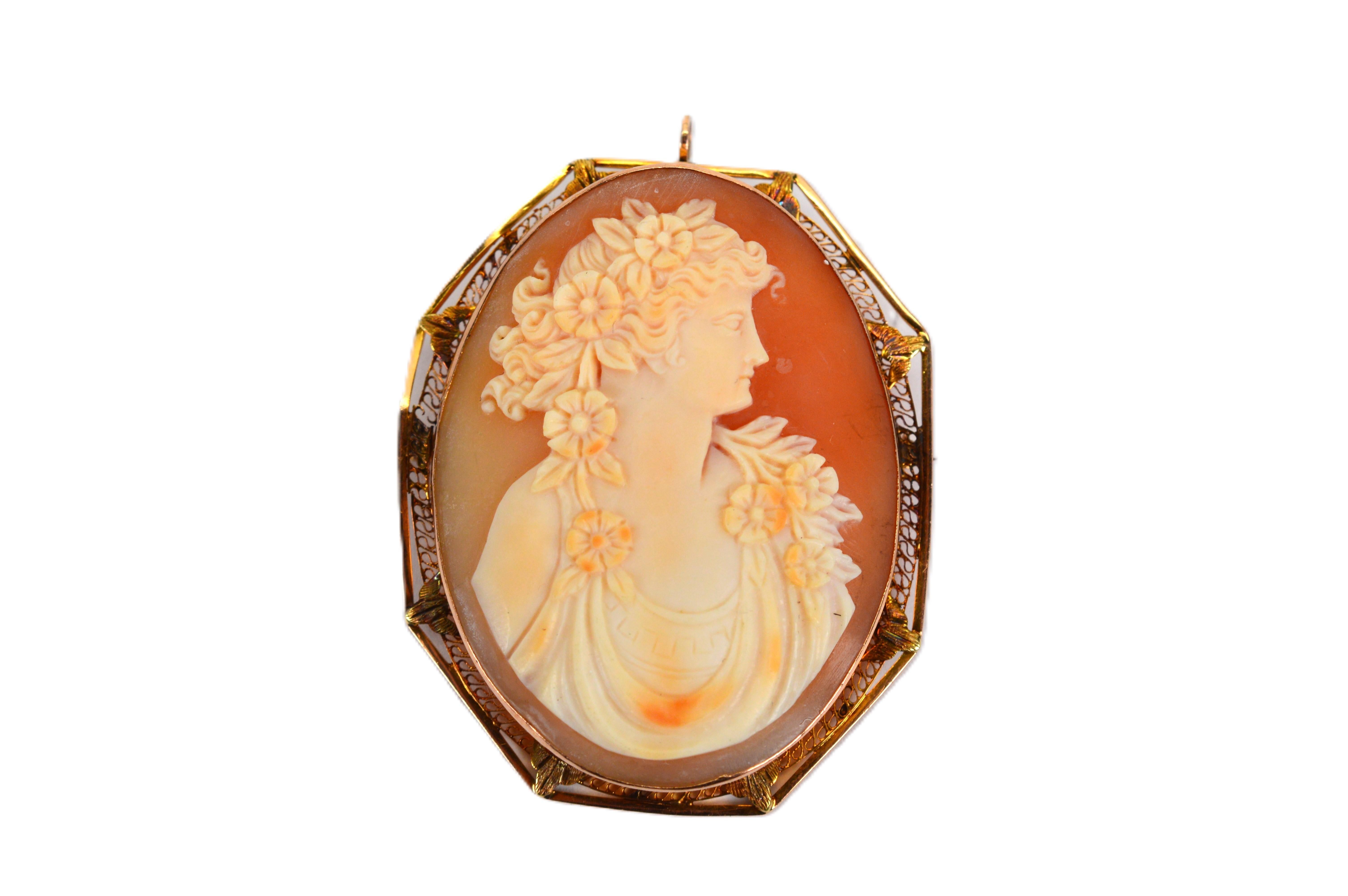 Early Century Antique Cameo Brooch Pendant w 12 Karat Yellow Gold Frame In Good Condition For Sale In Mount Kisco, NY