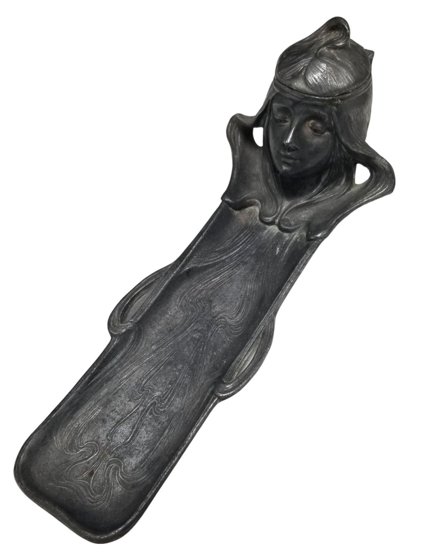 Early Century Art Nouveau Ink Well and Pen Holder In Excellent Condition For Sale In Van Nuys, CA
