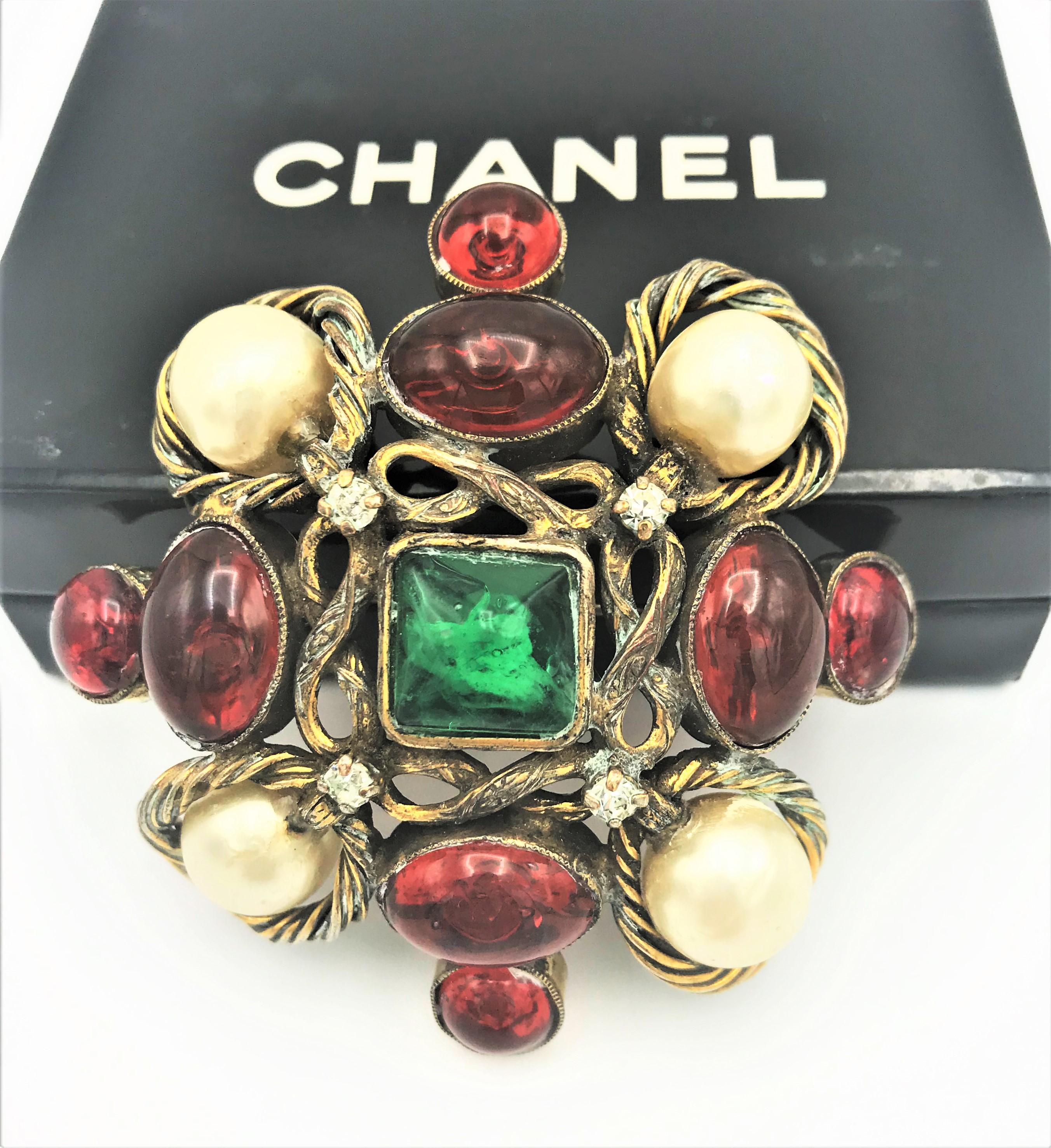 Early Chanel Brooch by Robert Goossens and Maison Gripoix 1960's Gold Plated In Good Condition In Stuttgart, DE