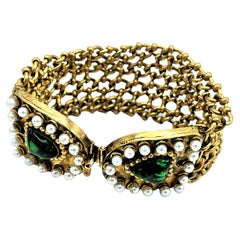  CHANEL CHAIN BRACELET des débuts avec verre Gripoix vert  1970/80ger, plaqué or