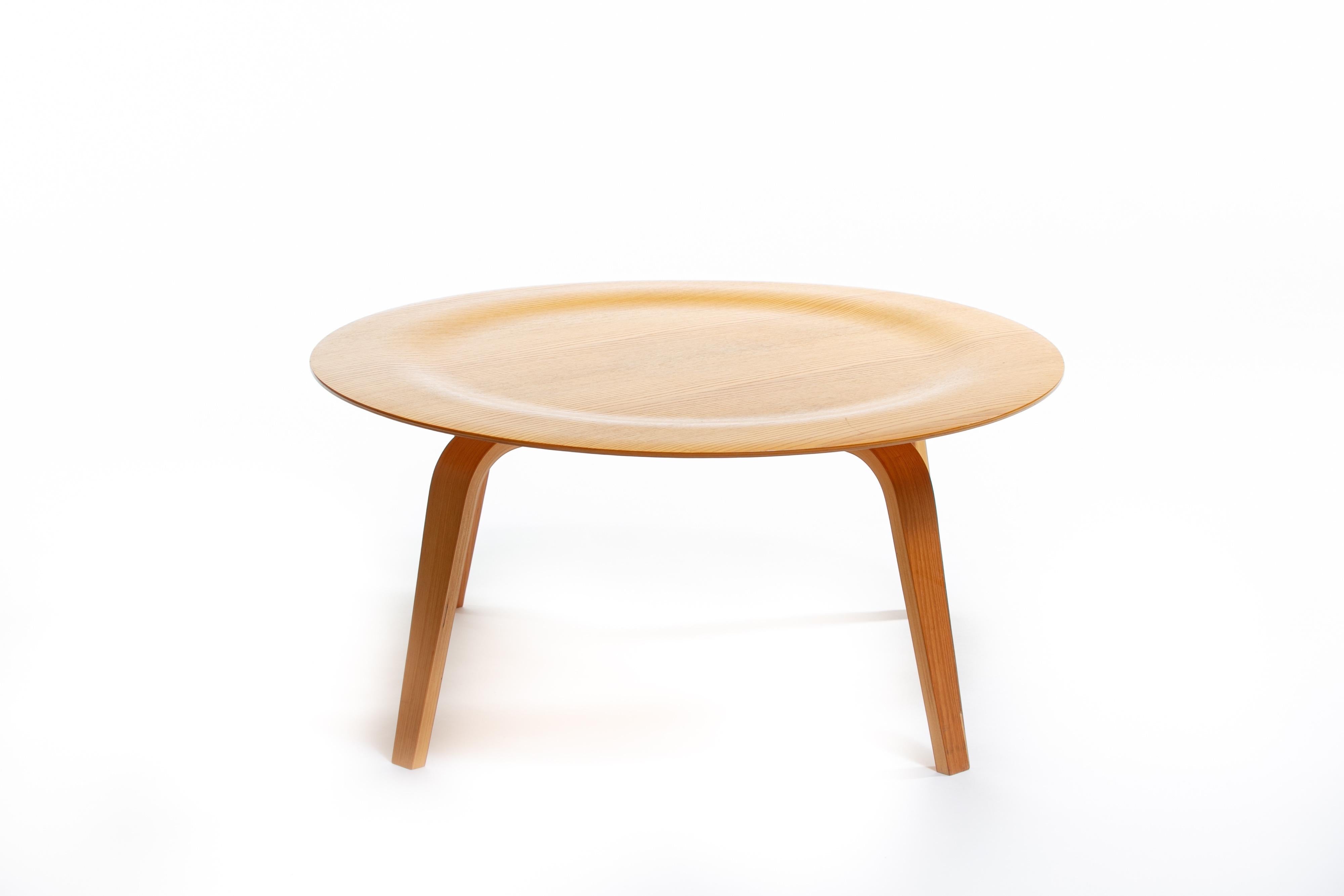 Charles and Ray Eames CTW « Coffee Table Wood » pour Herman Miller Bon état - En vente à Saint Louis, MO