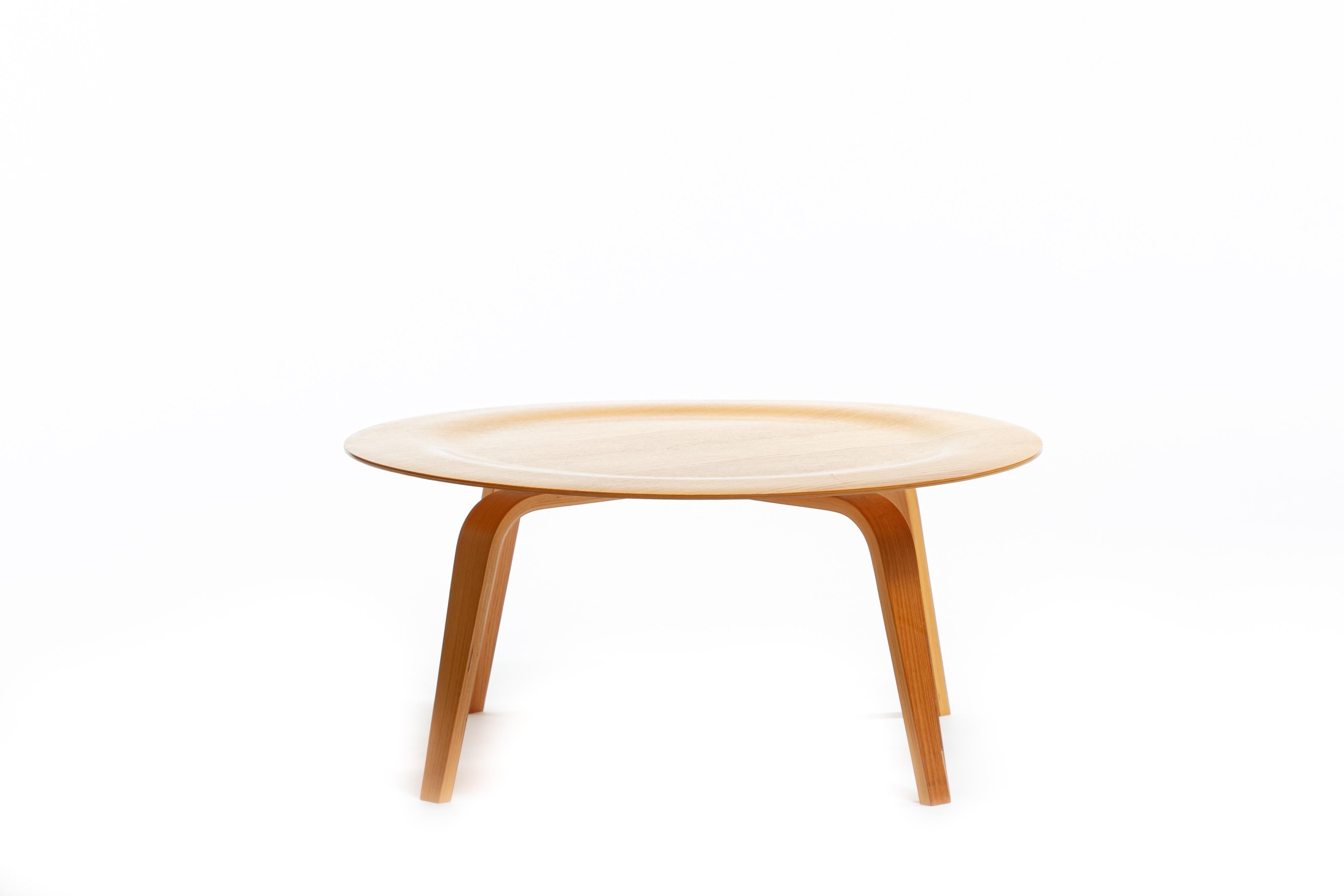 Mid-Century Modern Charles and Ray Eames CTW 'Coffee Table Wood' for Herman Miller For Sale