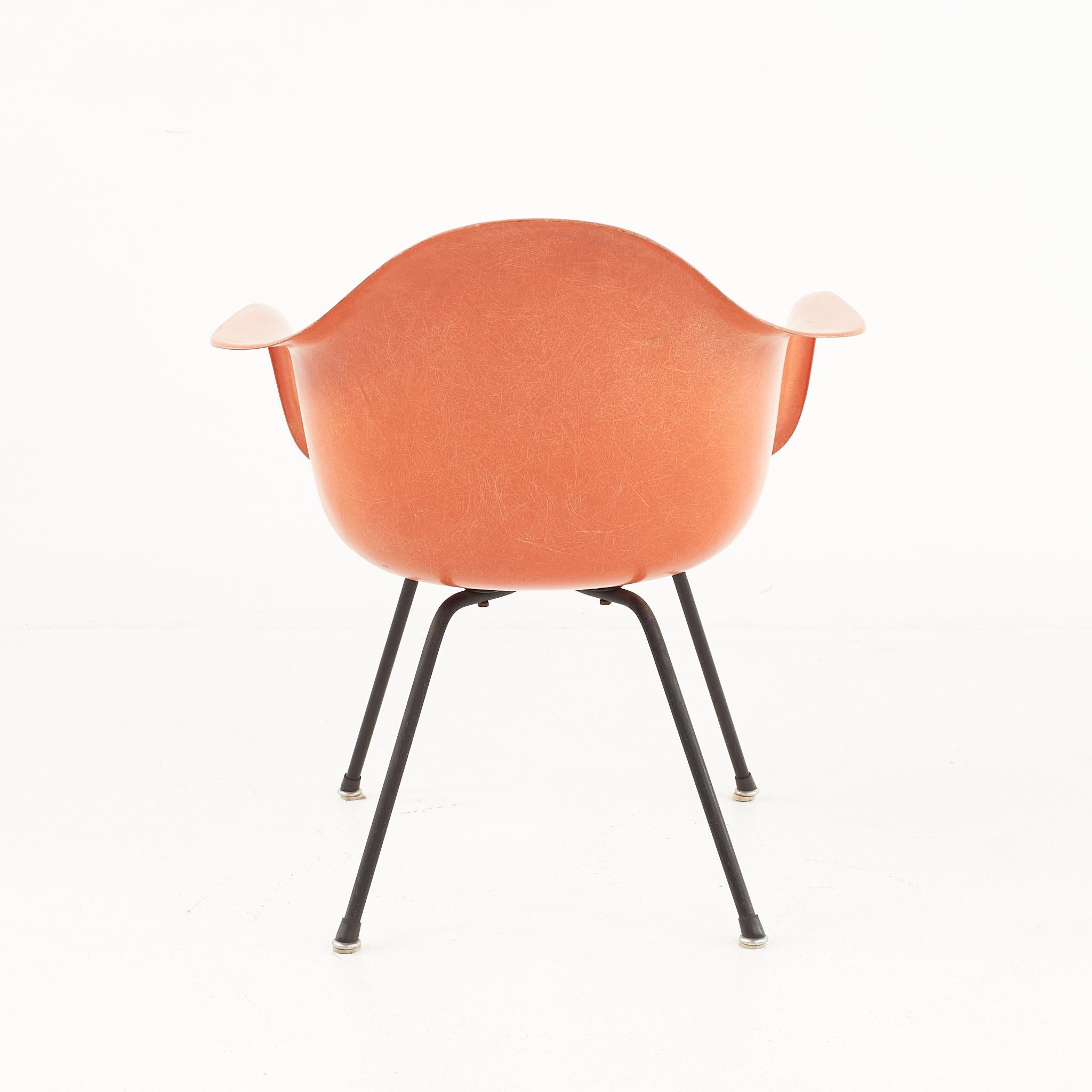 Early Charles and Ray Eames for Herman Miller MCM Orange Fiberglass Shell Chair In Good Condition In Countryside, IL