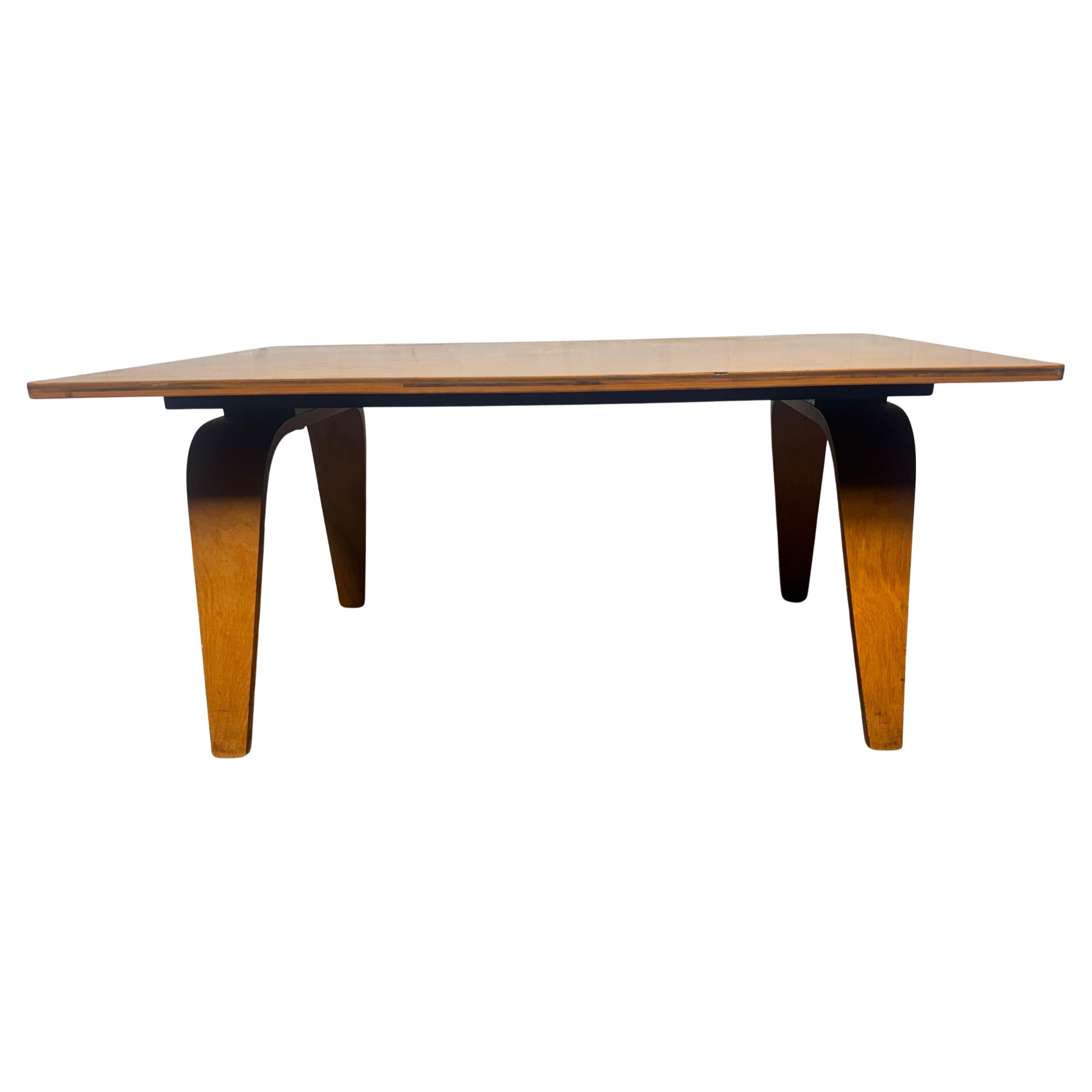 Early Charles Eames CTW.. (coffee table wood) 1946 im Angebot
