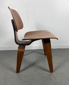Früher Charles Eames D C W 'Esszimmerstuhl Holz' 5 2 5 Schraubenkonfiguration:: Evans