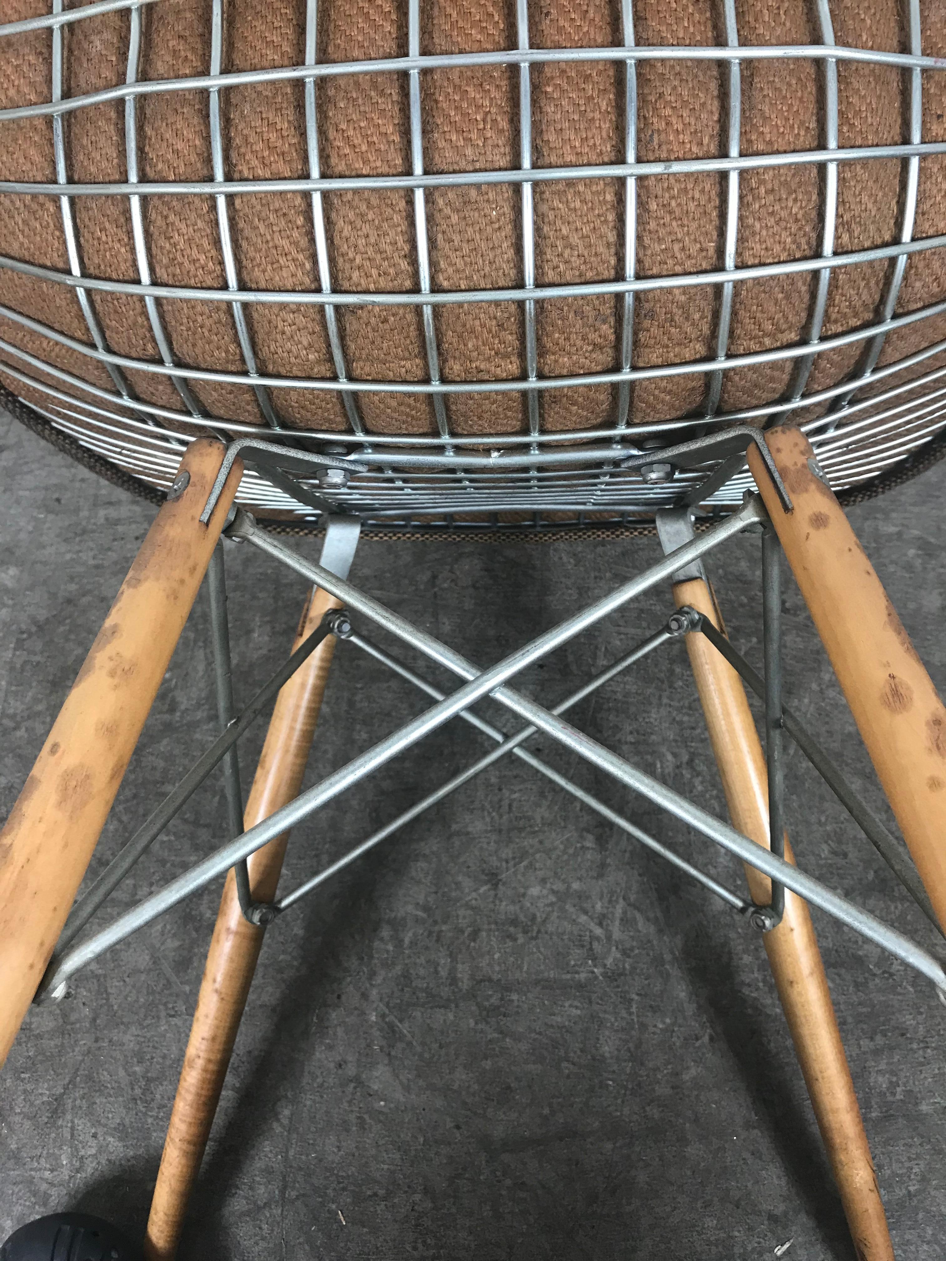 Mid-Century Modern Early Charles Eames Dowel Leg Chair, 1950s DKW-2 Herman Miller
