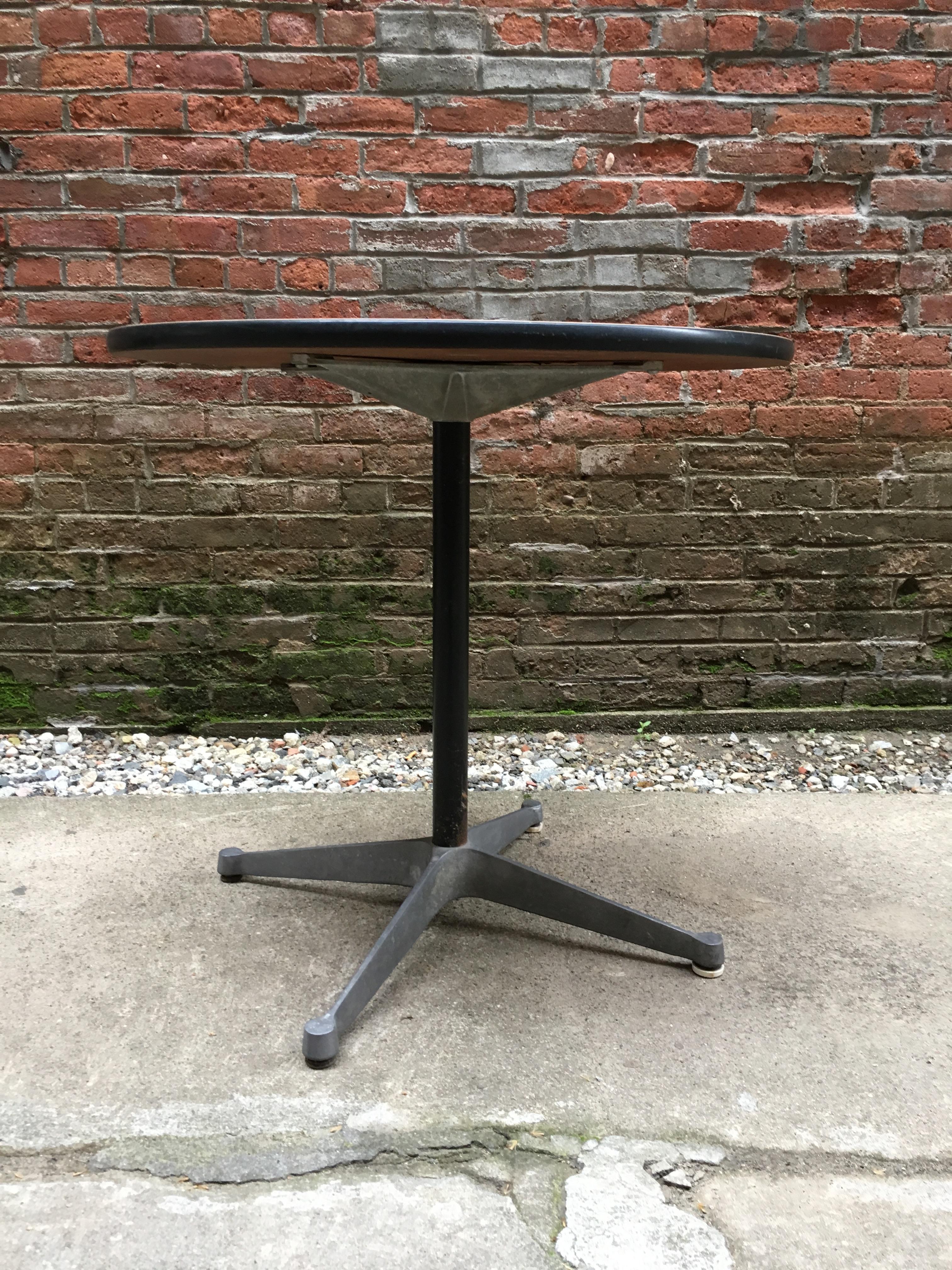 Early and good Charles Eames design for Herman Miller. White laminate top with black shaft aluminum legs and base. Good overall condition, circa 1955-1958.

Measures: 28.5