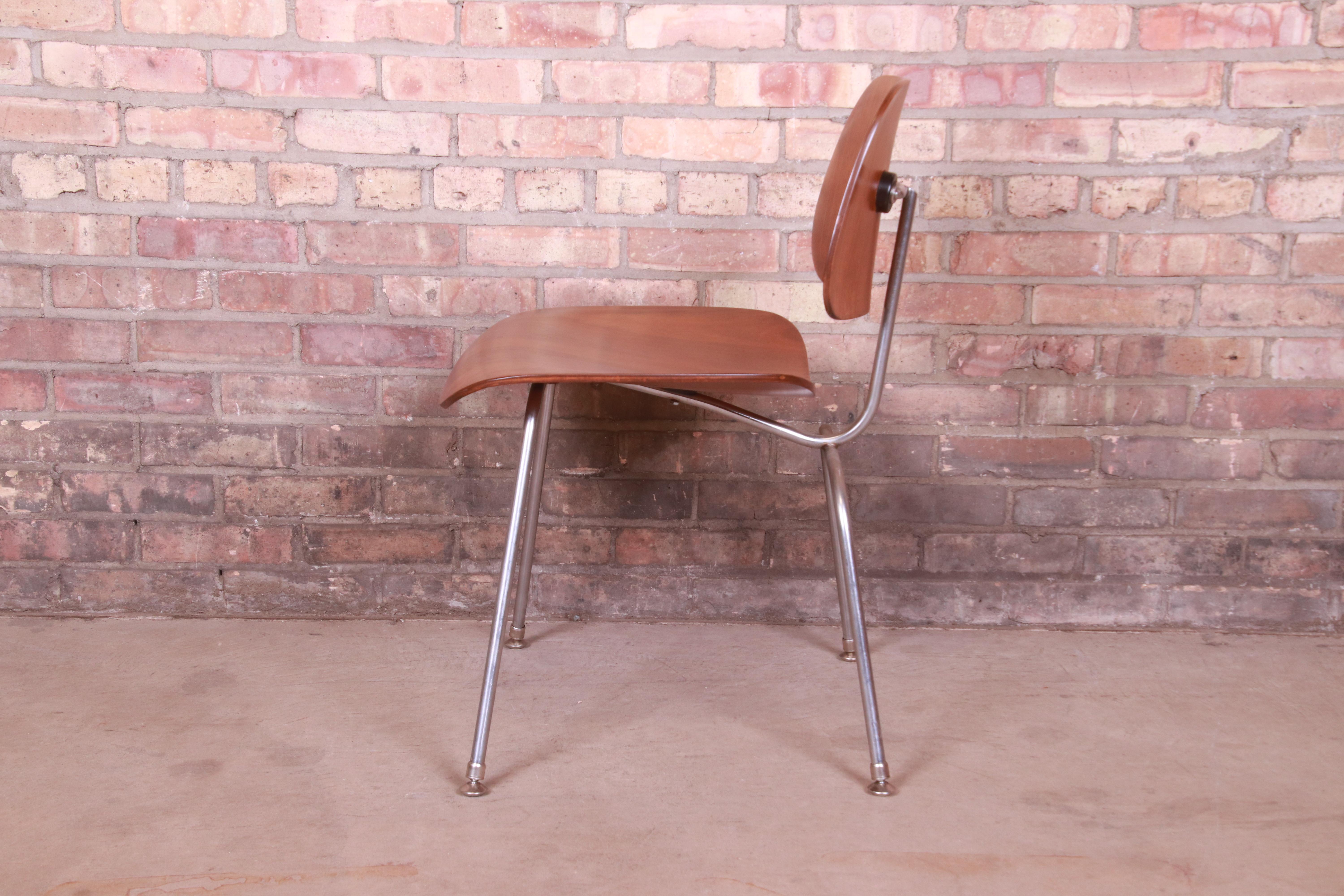 Early Charles Eames for Herman Miller DCM Chairs, Newly Restored For Sale 8