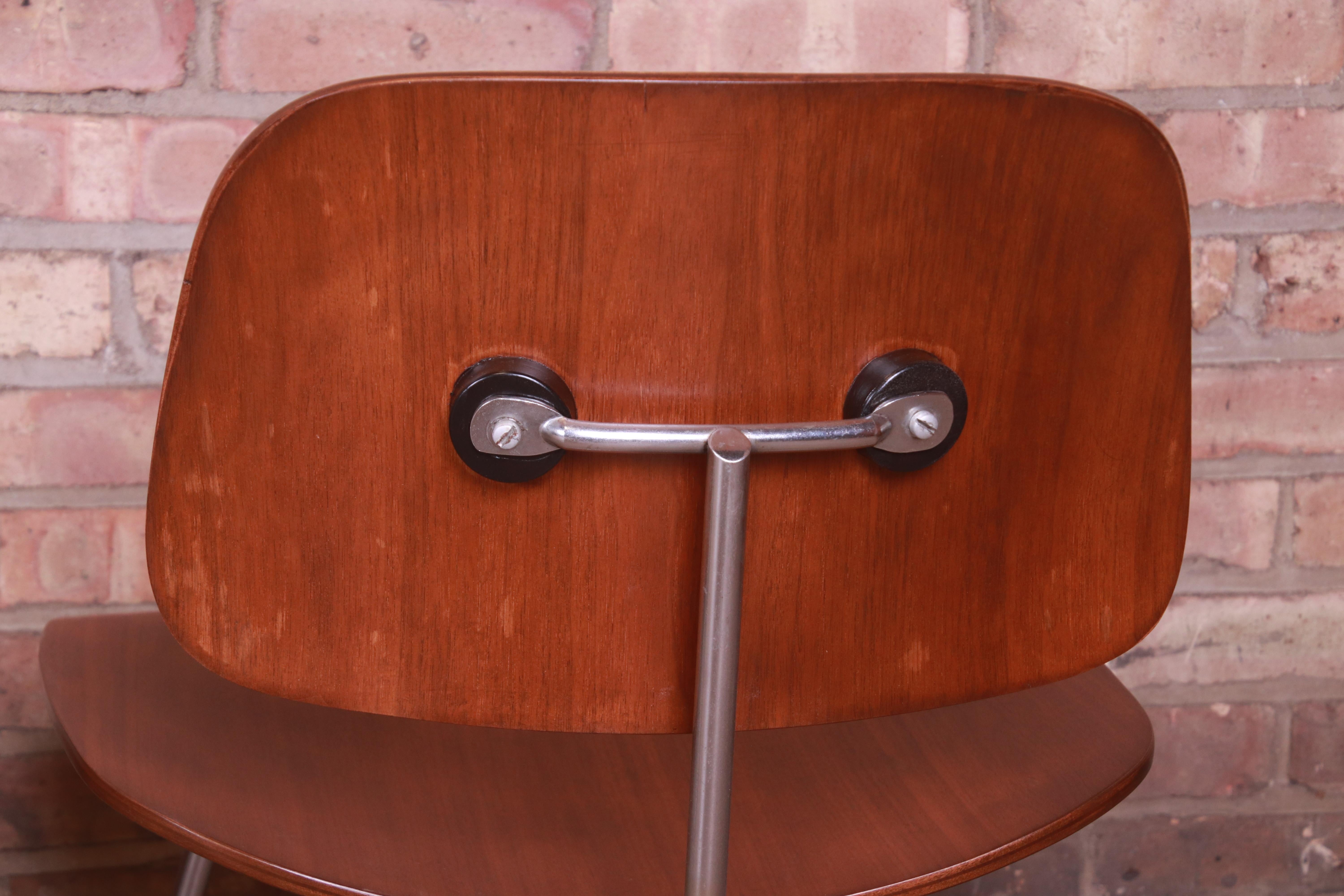 Frühe Charles Eames für Herman Miller DCM-Stühle, neu restauriert im Angebot 13