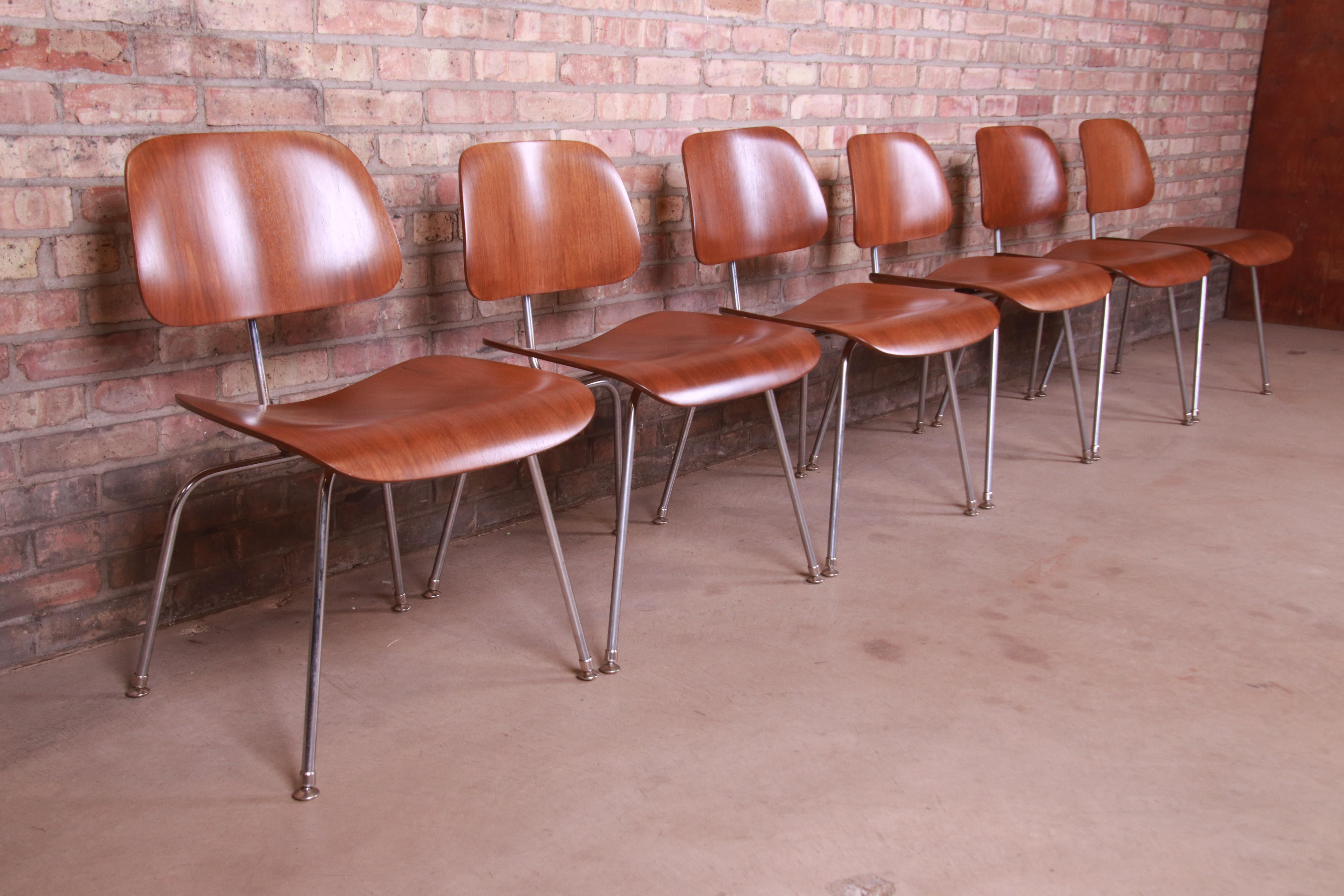 Early Charles Eames for Herman Miller DCM Chairs, Newly Restored In Good Condition For Sale In South Bend, IN