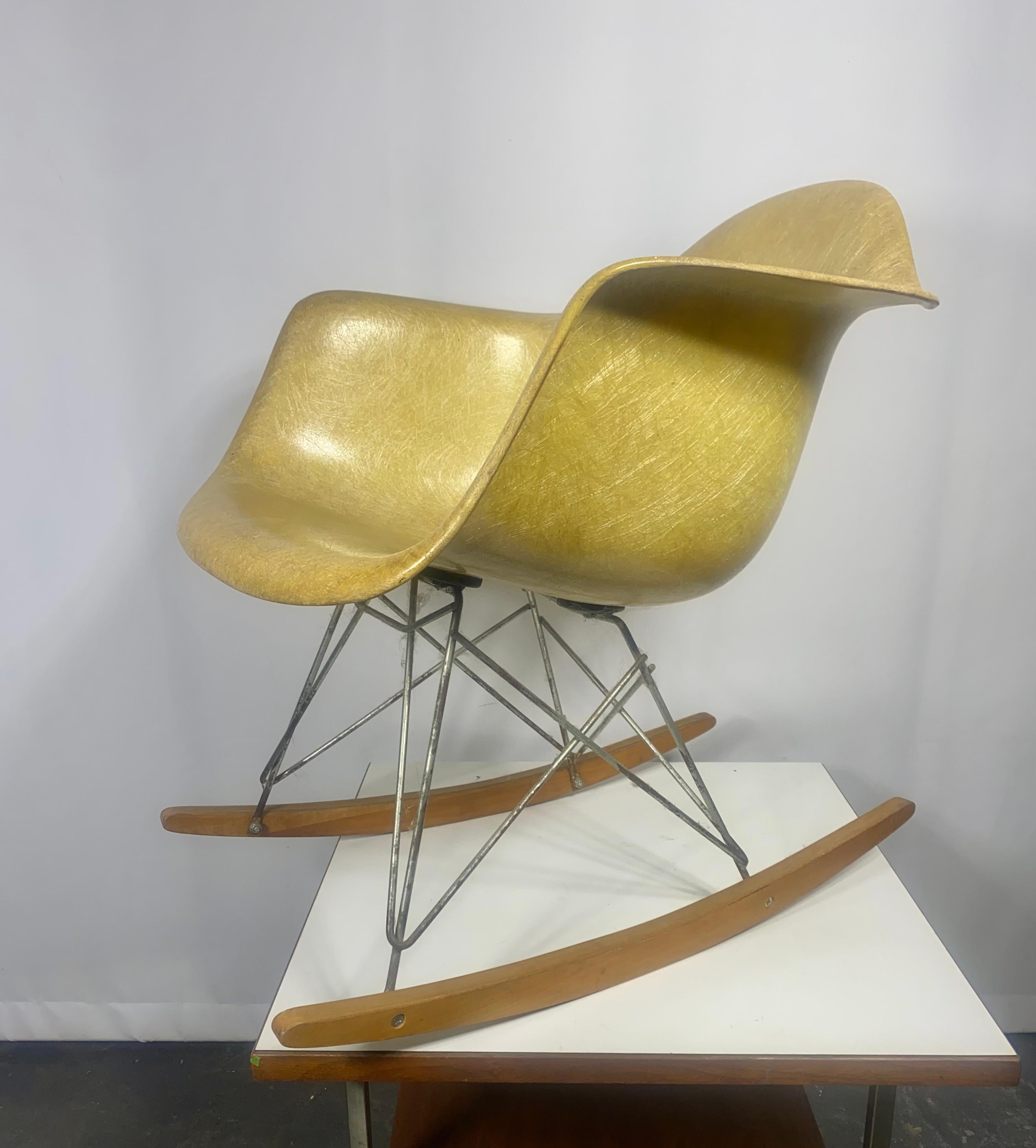 Américain Early Charles Eames RAR Rocking Chair, Zenith , rope edge / Herman Miller en vente