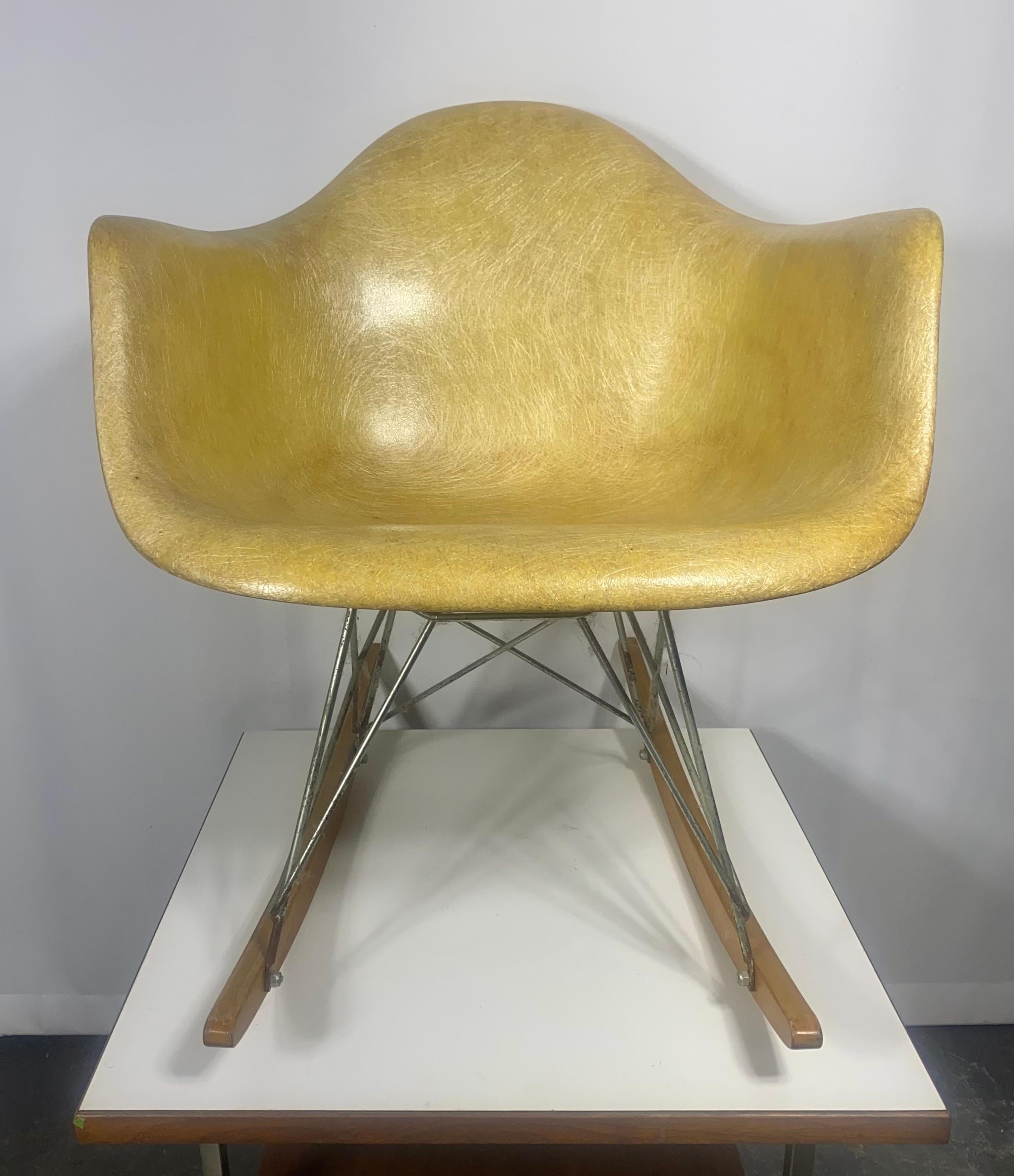 Early Charles Eames RAR Rocking Chair, Zenith , rope edge / Herman Miller Bon état - En vente à Buffalo, NY