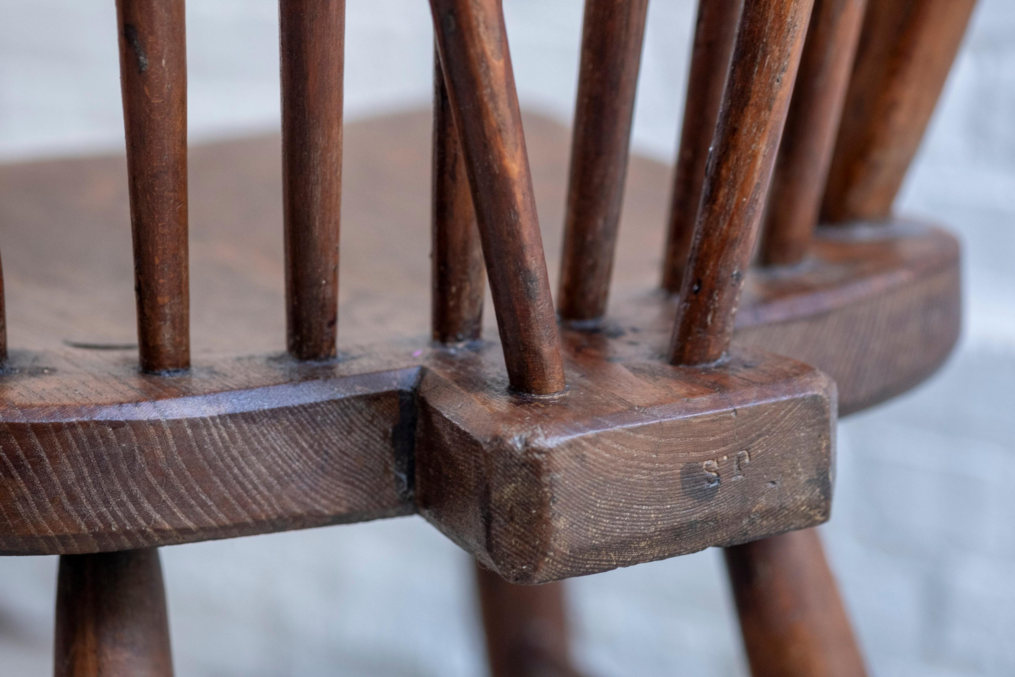 Chaise Windsor de Charles Gibbons en orme, 1889 High Wycombe Bon état - En vente à Balen, BE