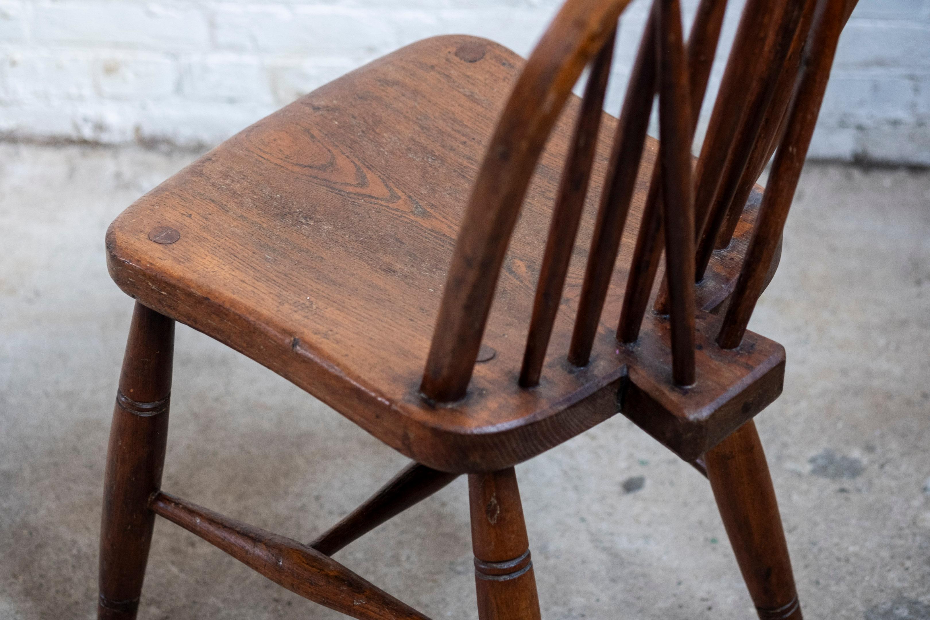 Fin du XIXe siècle Chaise Windsor de Charles Gibbons en orme, 1889 High Wycombe en vente
