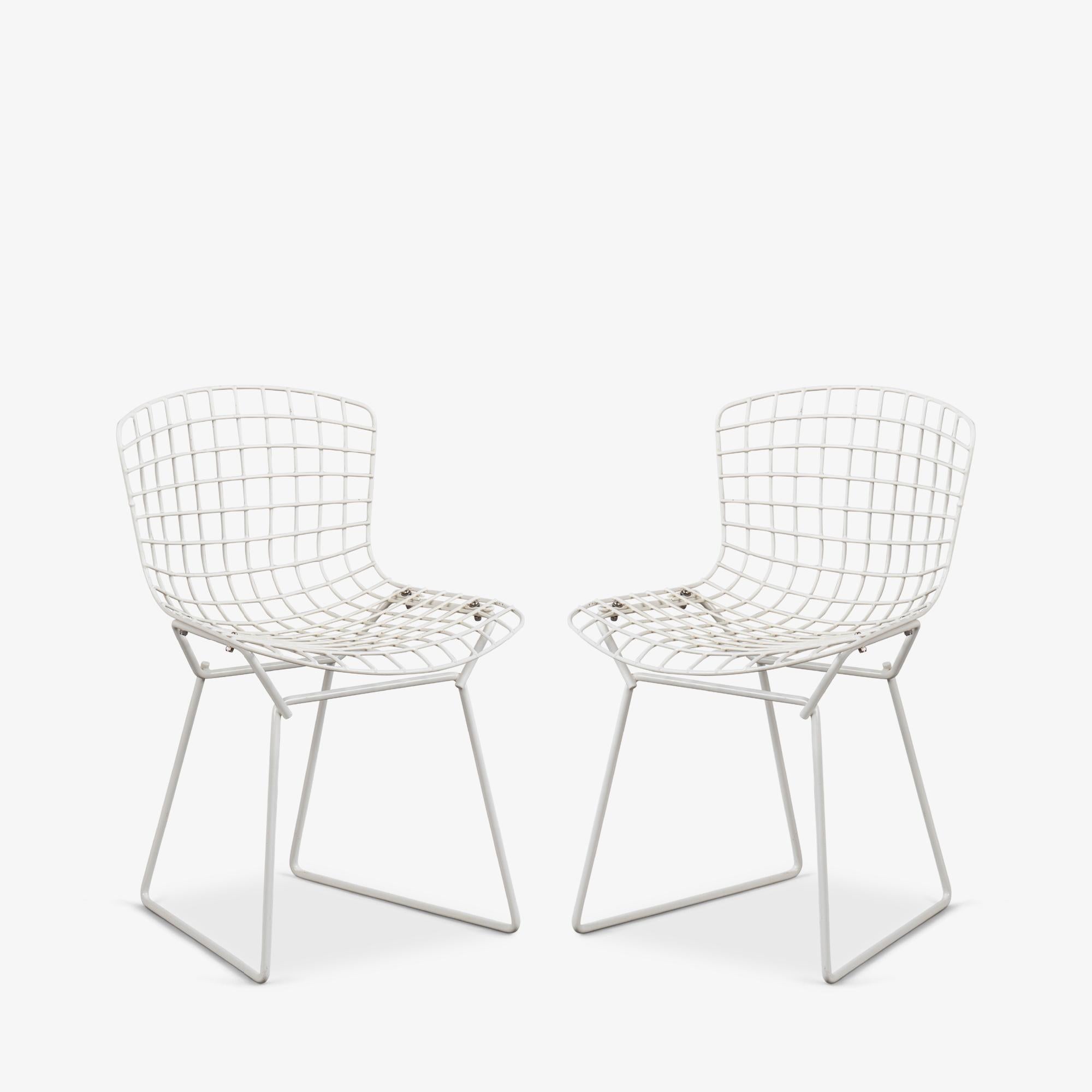 Mid-Century moderno Sedie laterali per bambini di Harry Bertoia per Knoll in smalto bianco, coppia in vendita