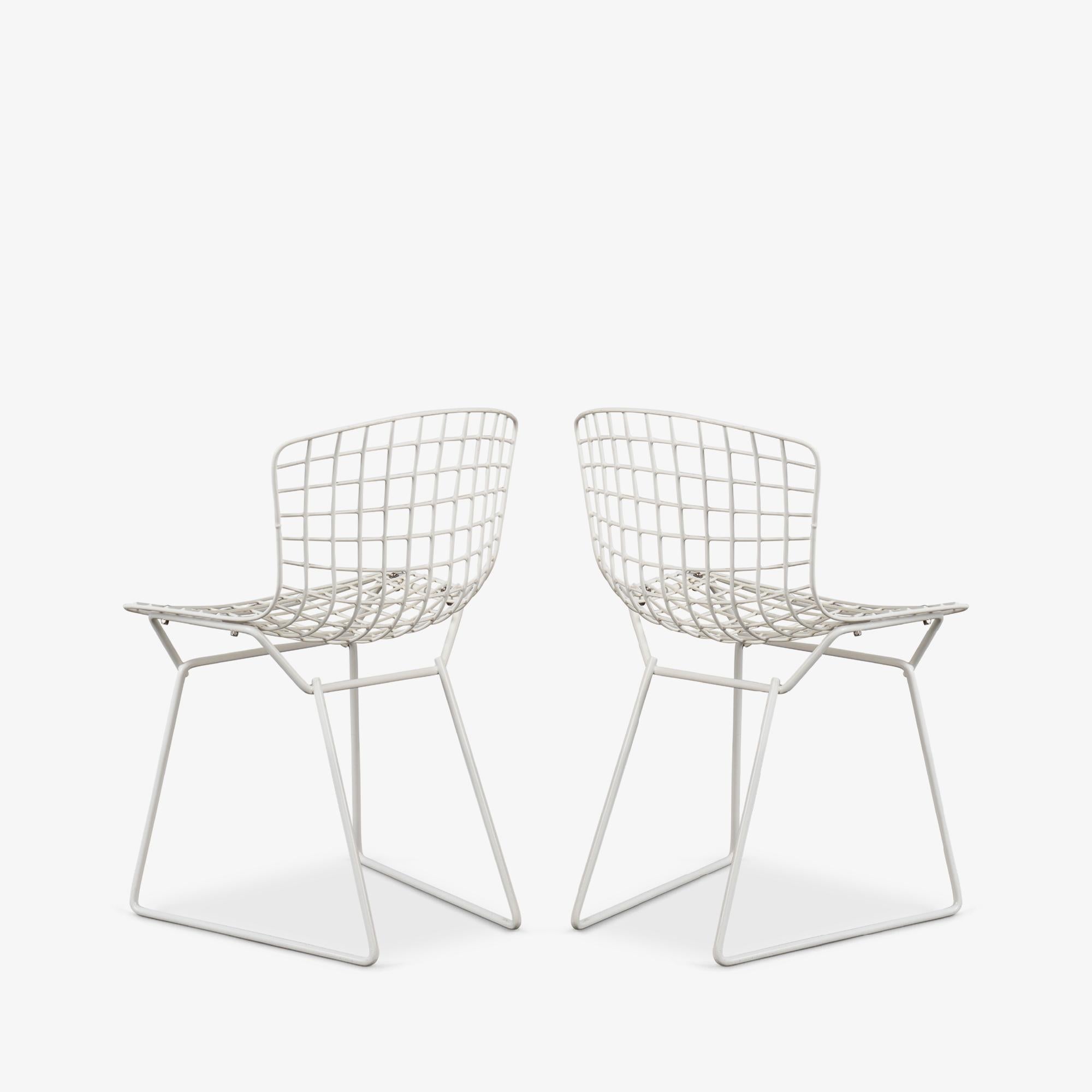 Sedie laterali per bambini di Harry Bertoia per Knoll in smalto bianco, coppia In condizioni buone in vendita a Stamford, CT