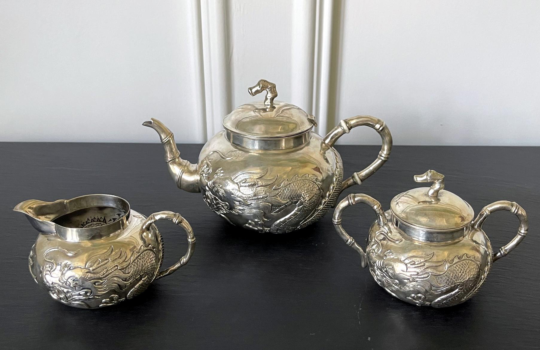 Early Chinese Export Silver Tea Service by Cutshing In Good Condition For Sale In Atlanta, GA
