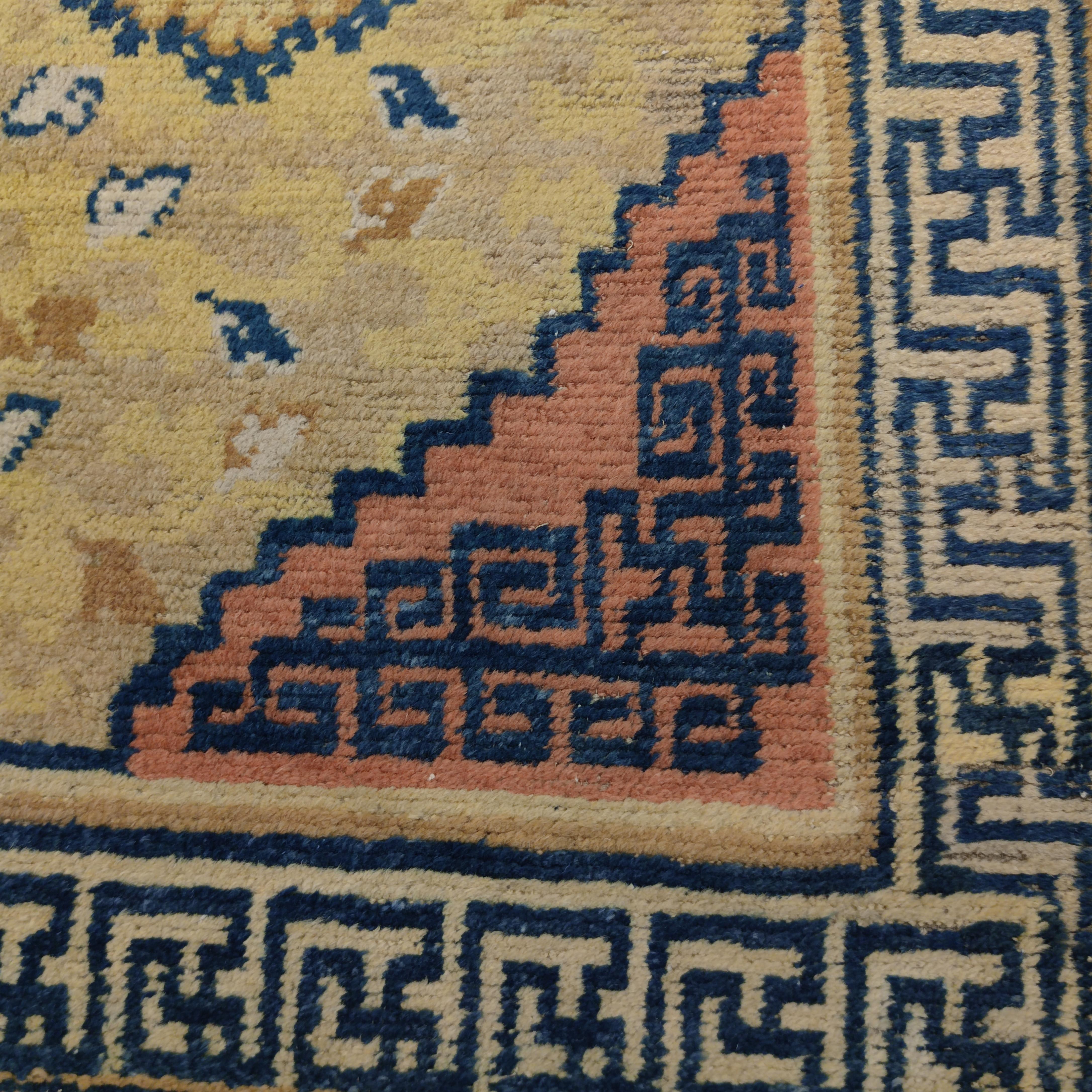 Früher chinesischer Ningxia-Teppich aus der Kangxi-Periode '1662-1722' mit blühenden Palmetten (Ming-Dynastie) im Angebot