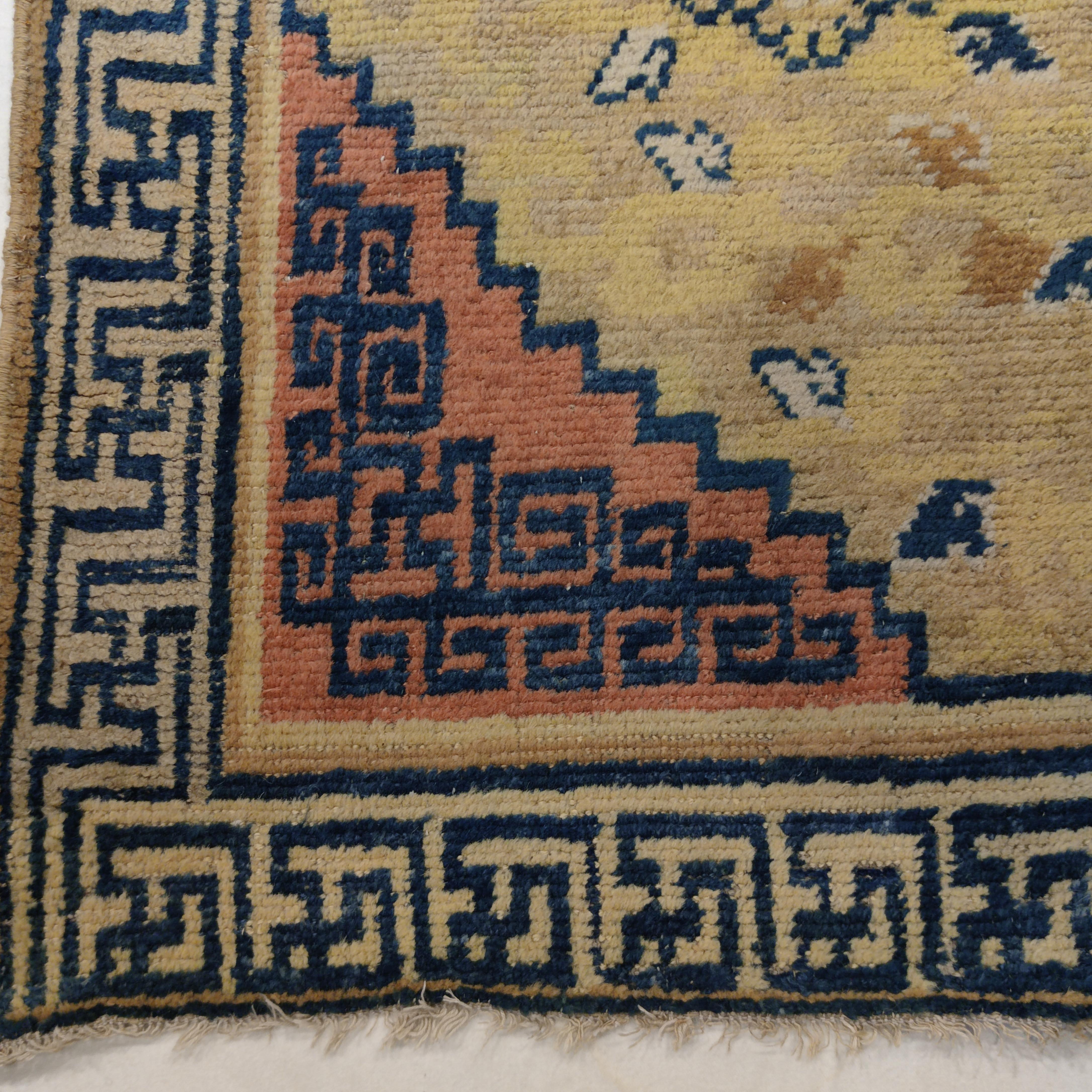 Früher chinesischer Ningxia-Teppich aus der Kangxi-Periode '1662-1722' mit blühenden Palmetten (Handgeknüpft) im Angebot