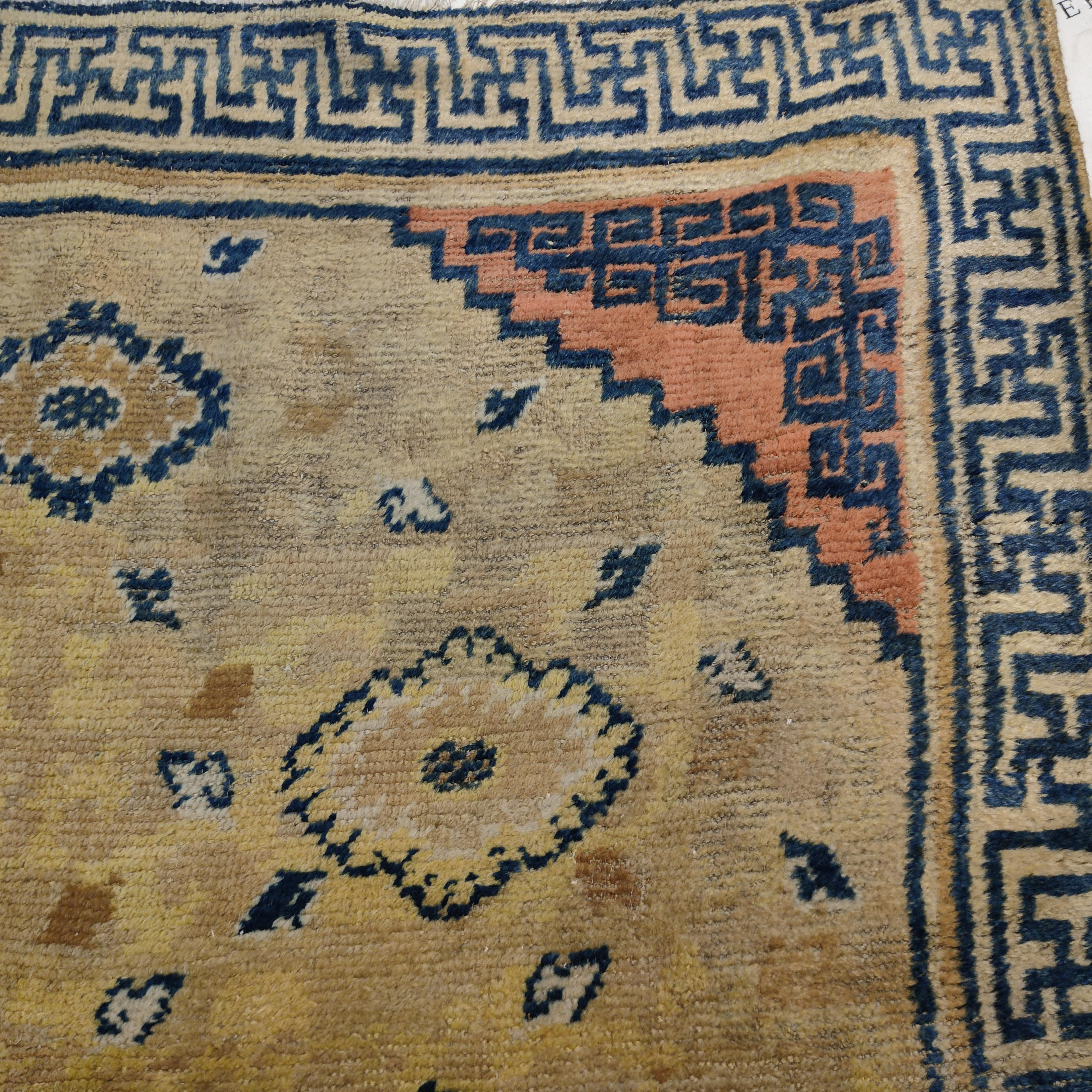 Früher chinesischer Ningxia-Teppich aus der Kangxi-Periode '1662-1722' mit blühenden Palmetten (Wolle) im Angebot
