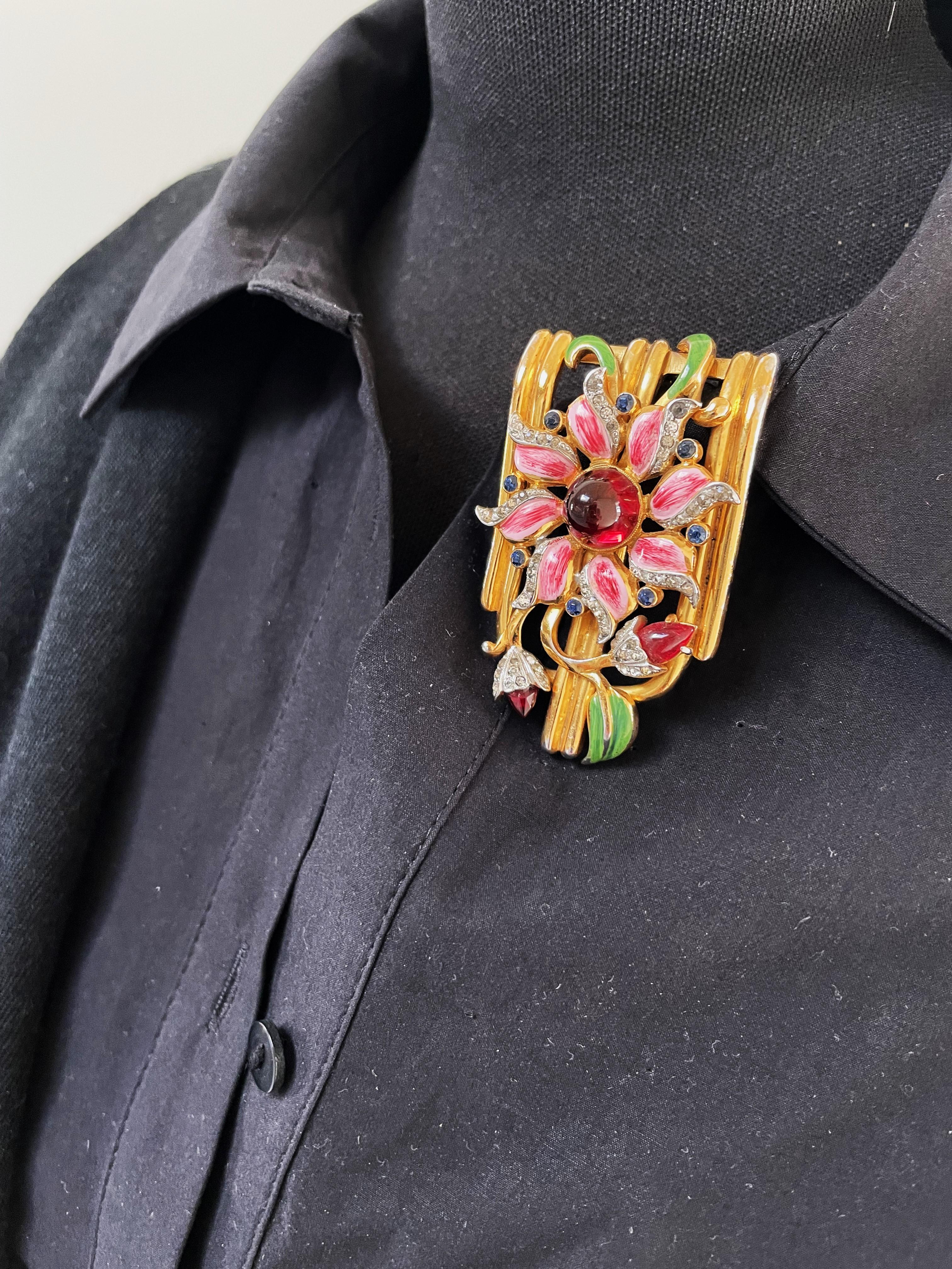 Women's or Men's  Early CLOTH CLIP from COR0 unsignd, enamelled  flower with rhinstones, 1940s US For Sale