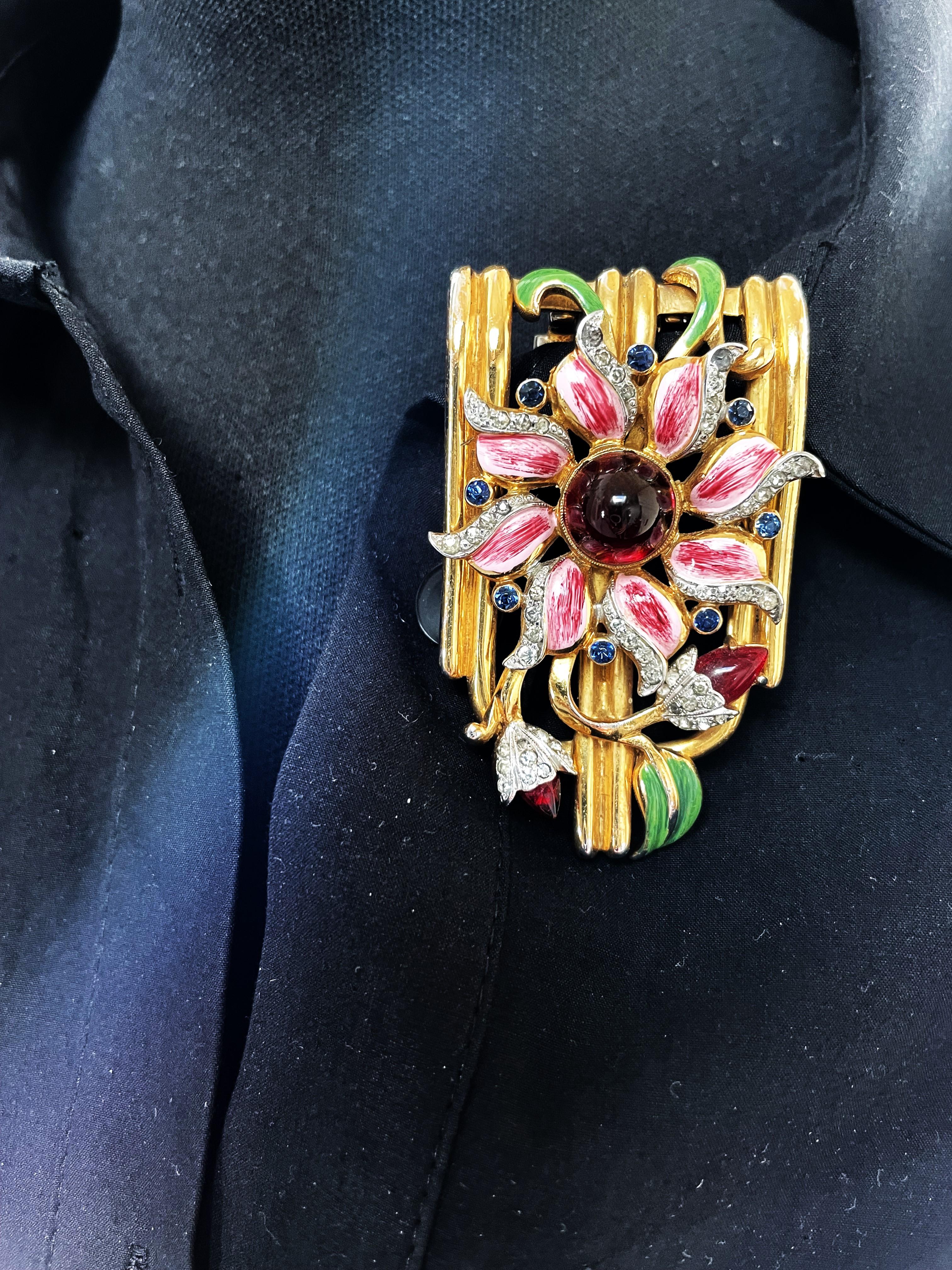  Early CLOTH CLIP from COR0 unsignd, enamelled  flower with rhinstones, 1940s US For Sale 1