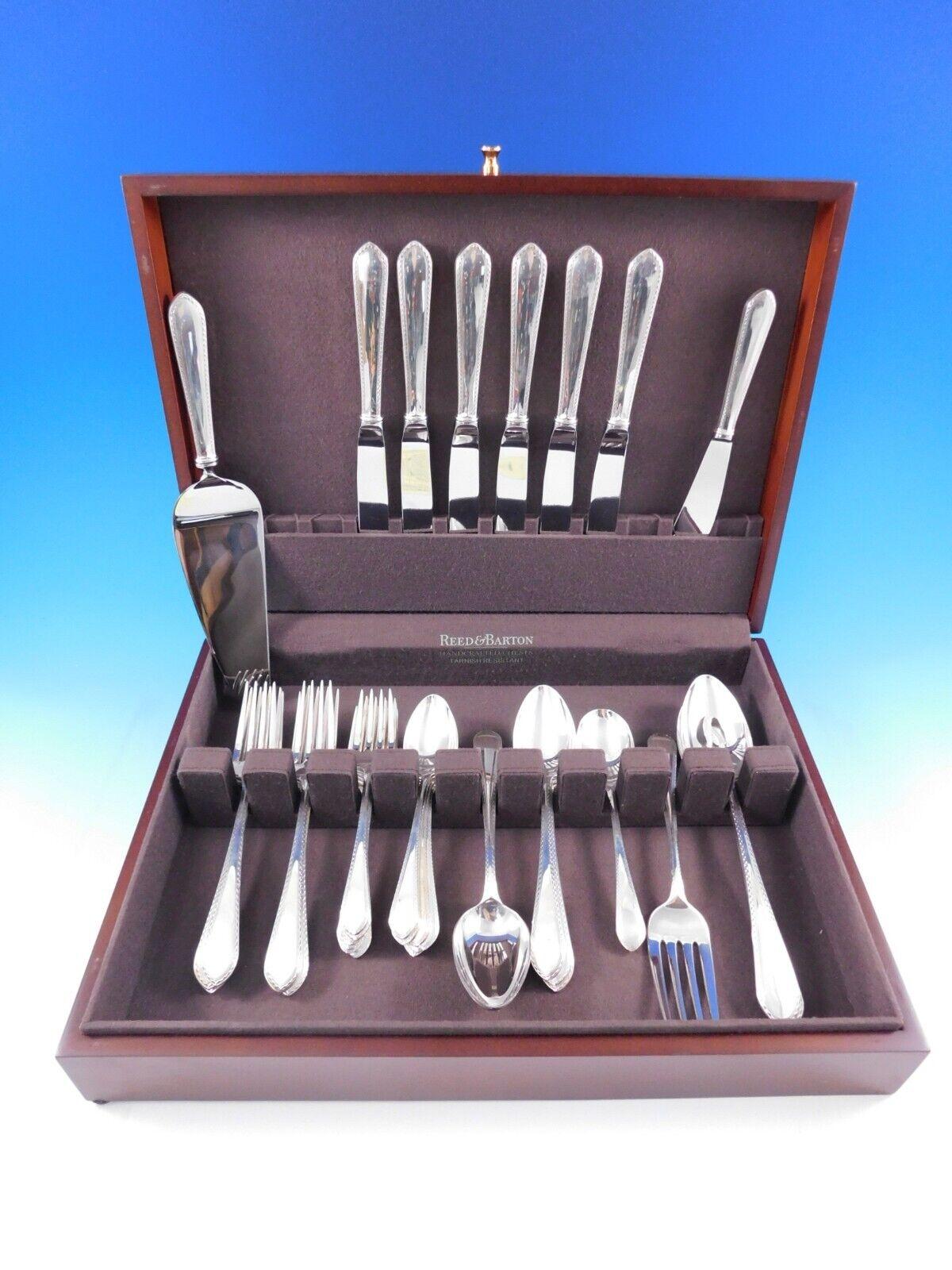  Scarce Early Coloni by Lunt Sterling Silver Flatware set - 36 pieces. Cet ensemble comprend :

6 couteaux, 9 1/8