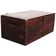 Baule / cassapanca da viaggio artigianale in acero tinto, di epoca coloniale, con piano a cerniera