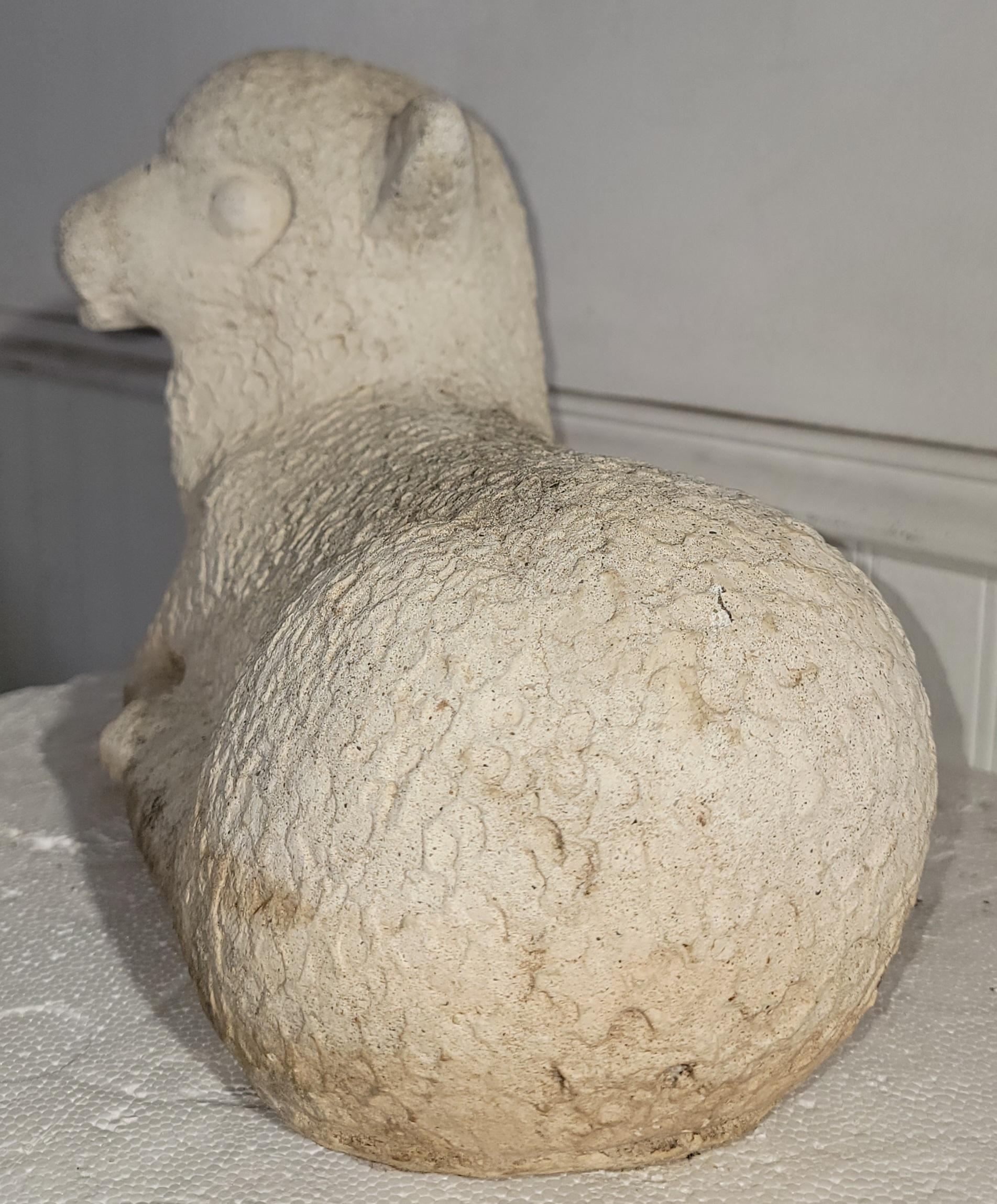 Americano Scultura di agnello in calcestruzzo in vendita