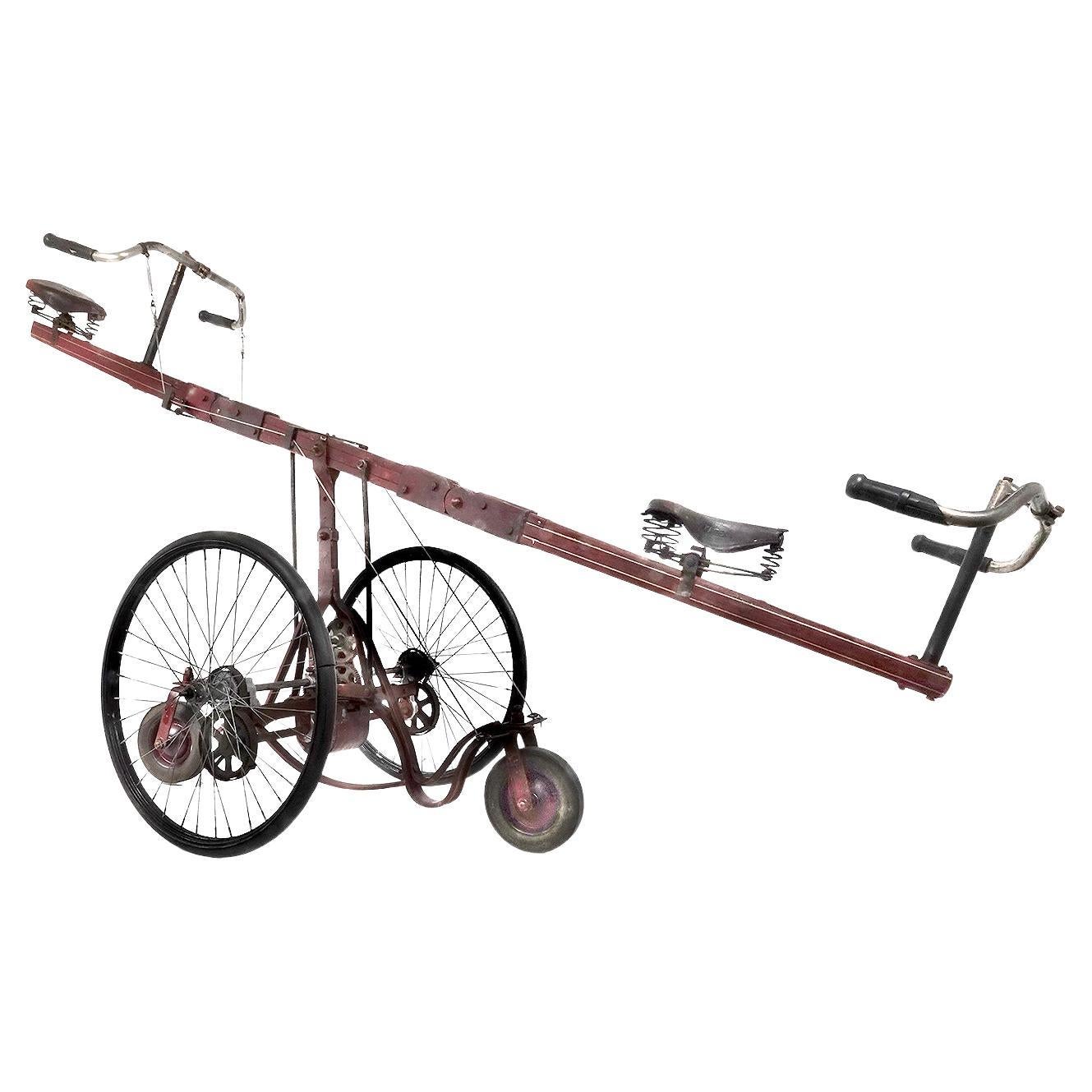 Questa interessantissima bicicletta unica nel suo genere è uscita dal Museo della Bicicletta di David Metz poco più di 10 anni fa. Abbiamo controllato la bicicletta e ora tutto funziona come dovrebbe. Immagino che la moto abbia tra i 20 e i 30 anni.