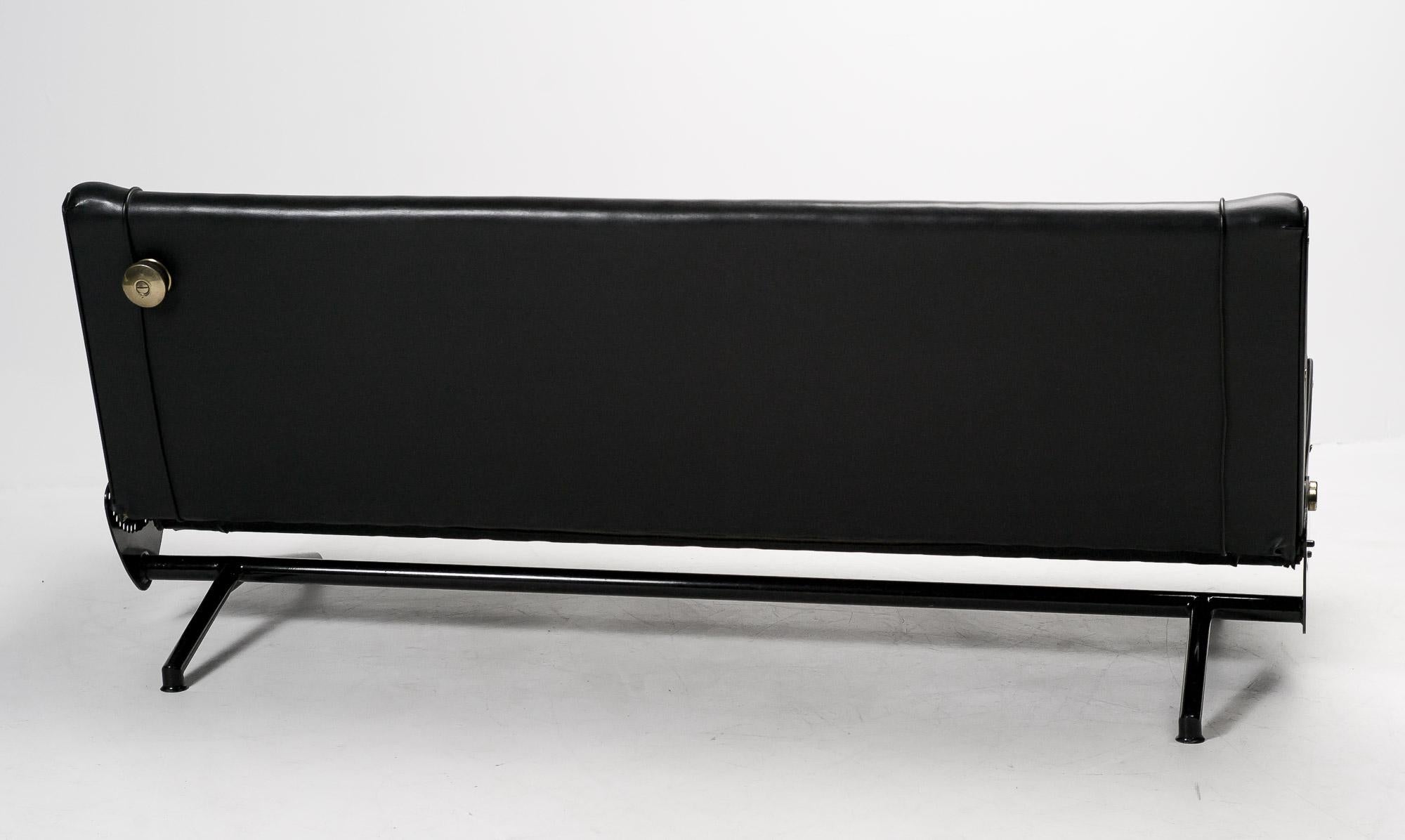 Mid-Century Modern Early D70 Sofa by Osvaldo Borsani for Tecno, Provenance Cees Braakman
