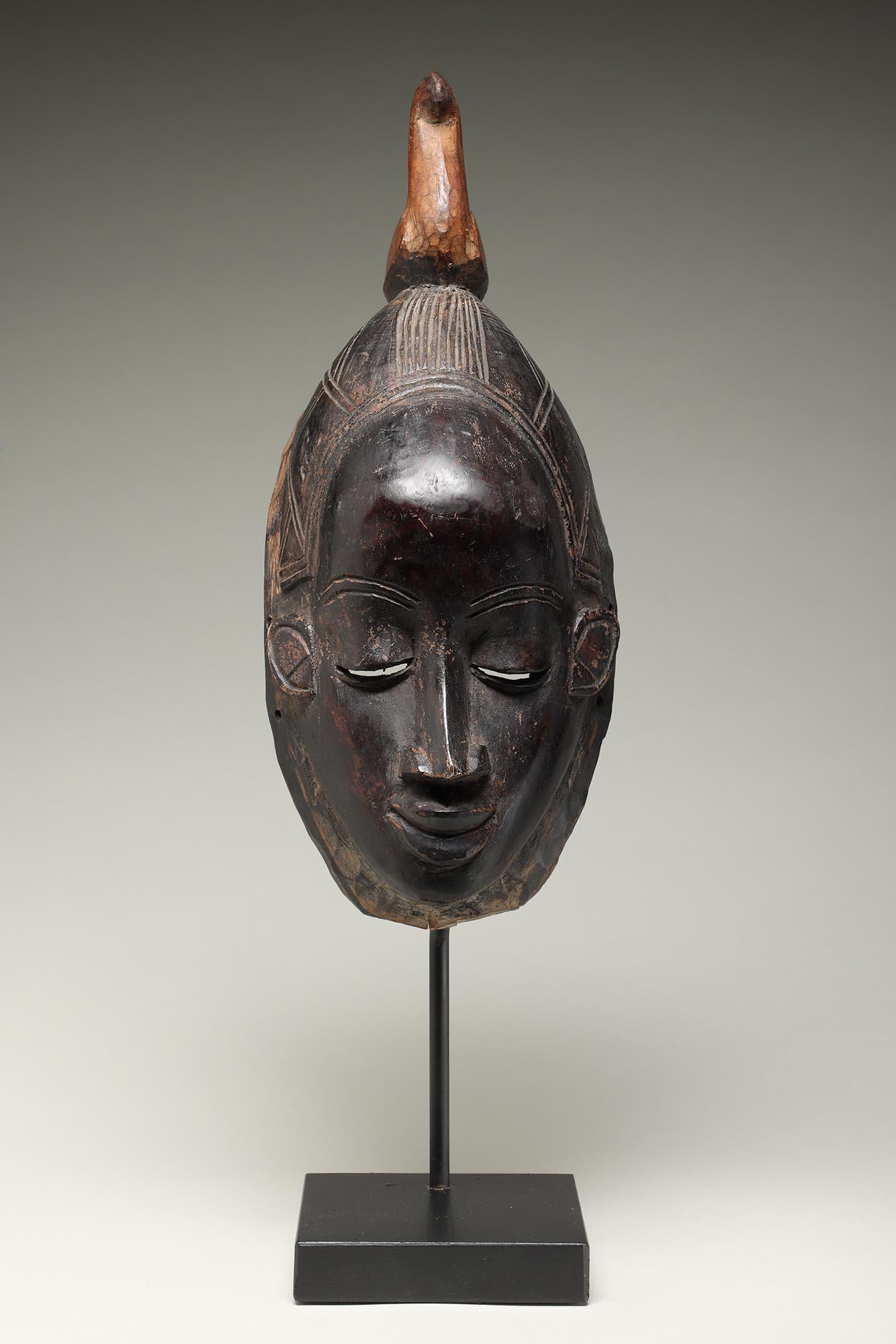 Máscara de Madera Negra Danzada de los Pueblos Guro de Costa de Marfil Pájaro en la parte superior Tribal en venta