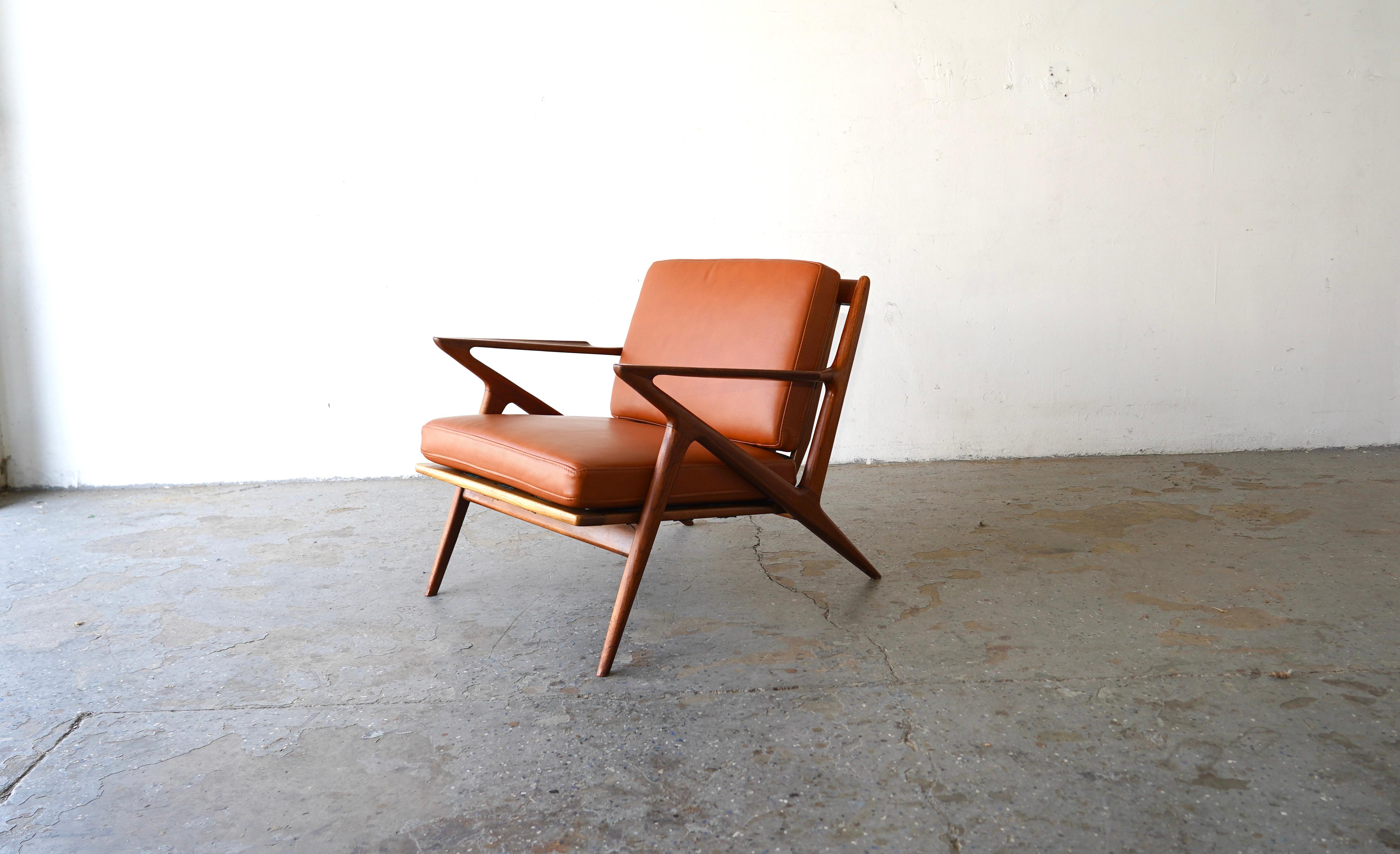Scandinavo moderno Poul Jensen, primo modello danese moderno  Sedia Z in teak con pelle italiana color cognac in vendita
