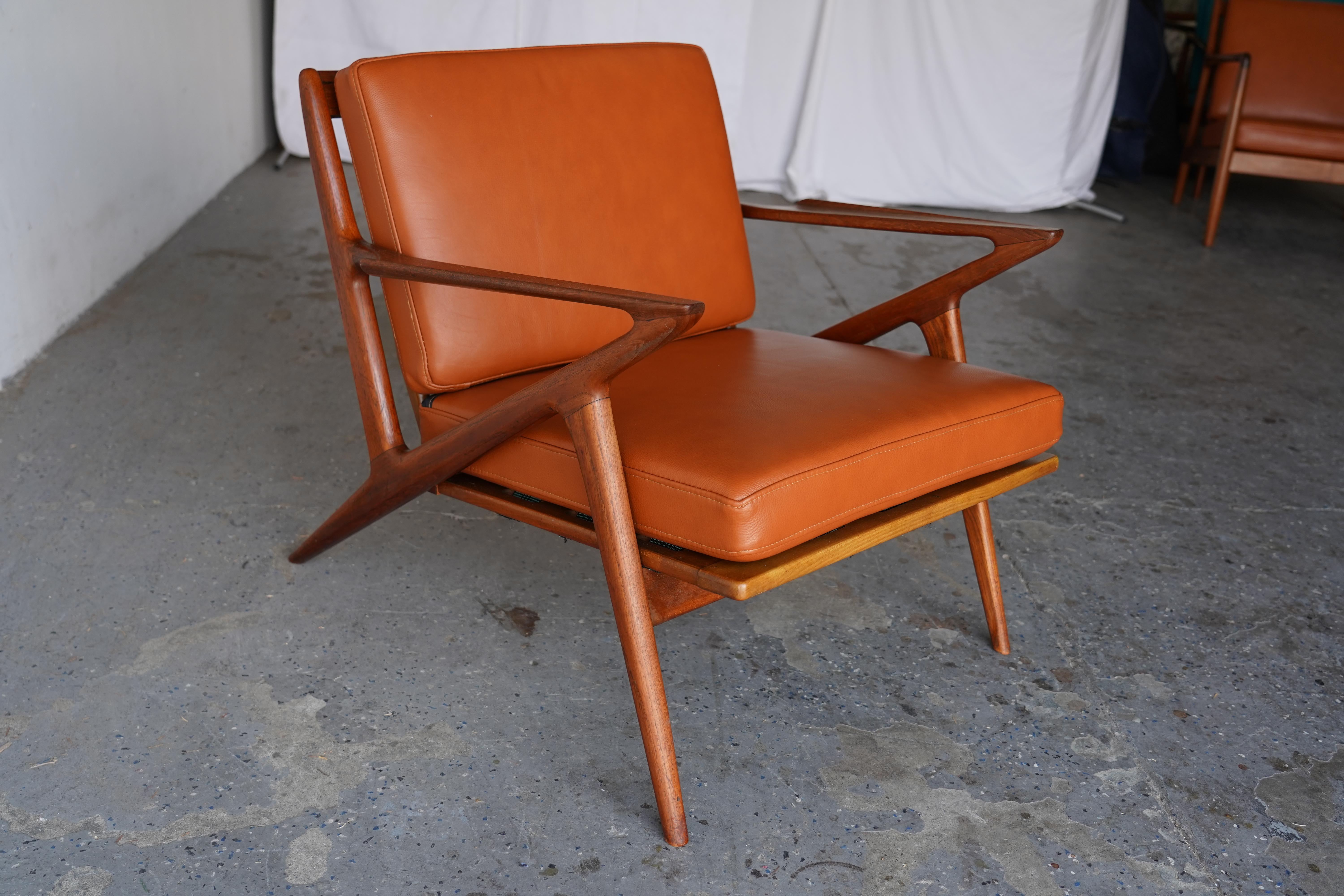 Danese Poul Jensen, primo modello danese moderno  Sedia Z in teak con pelle italiana color cognac in vendita