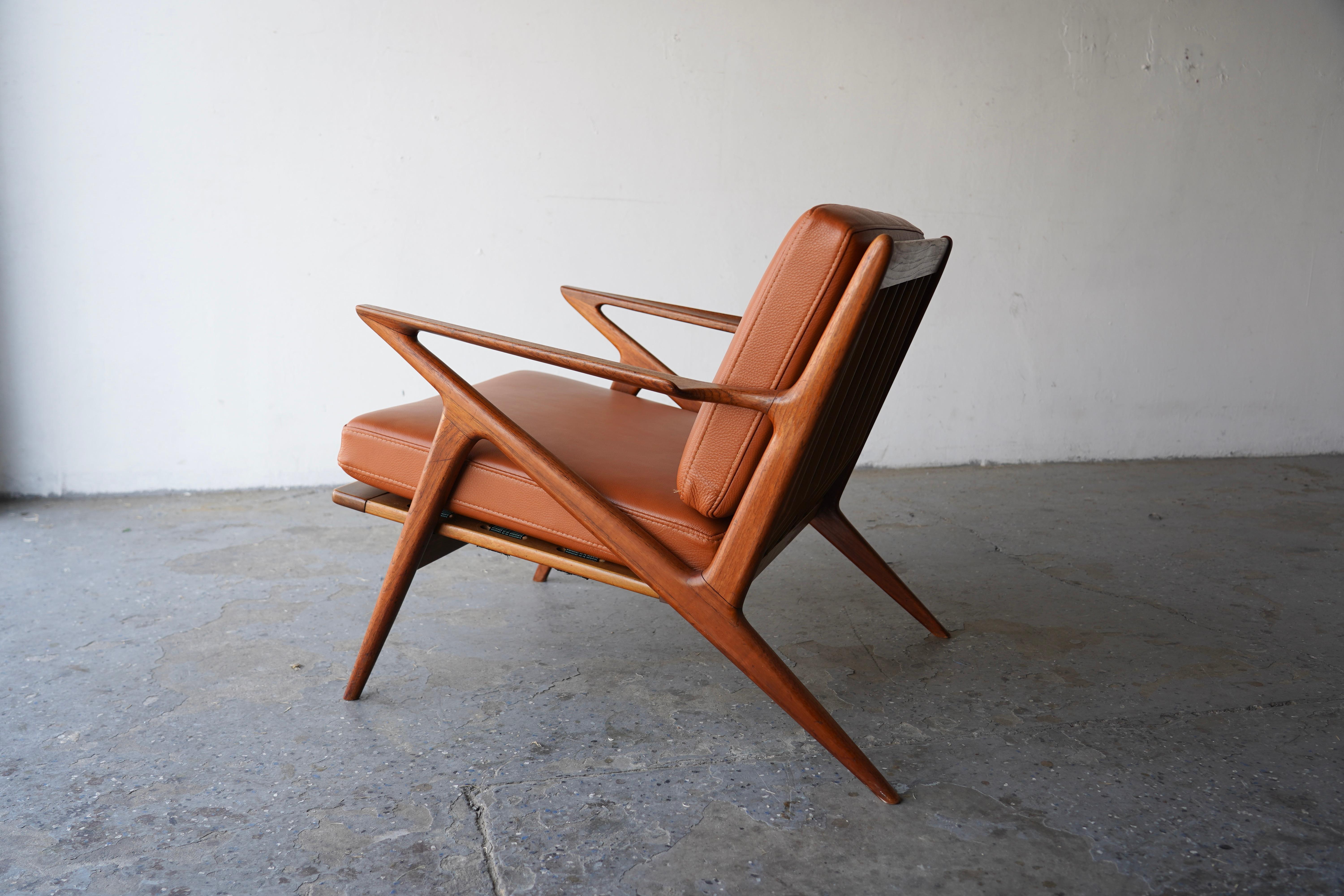 Poul Jensen, primo modello danese moderno  Sedia Z in teak con pelle italiana color cognac In condizioni buone in vendita a Las Vegas, NV