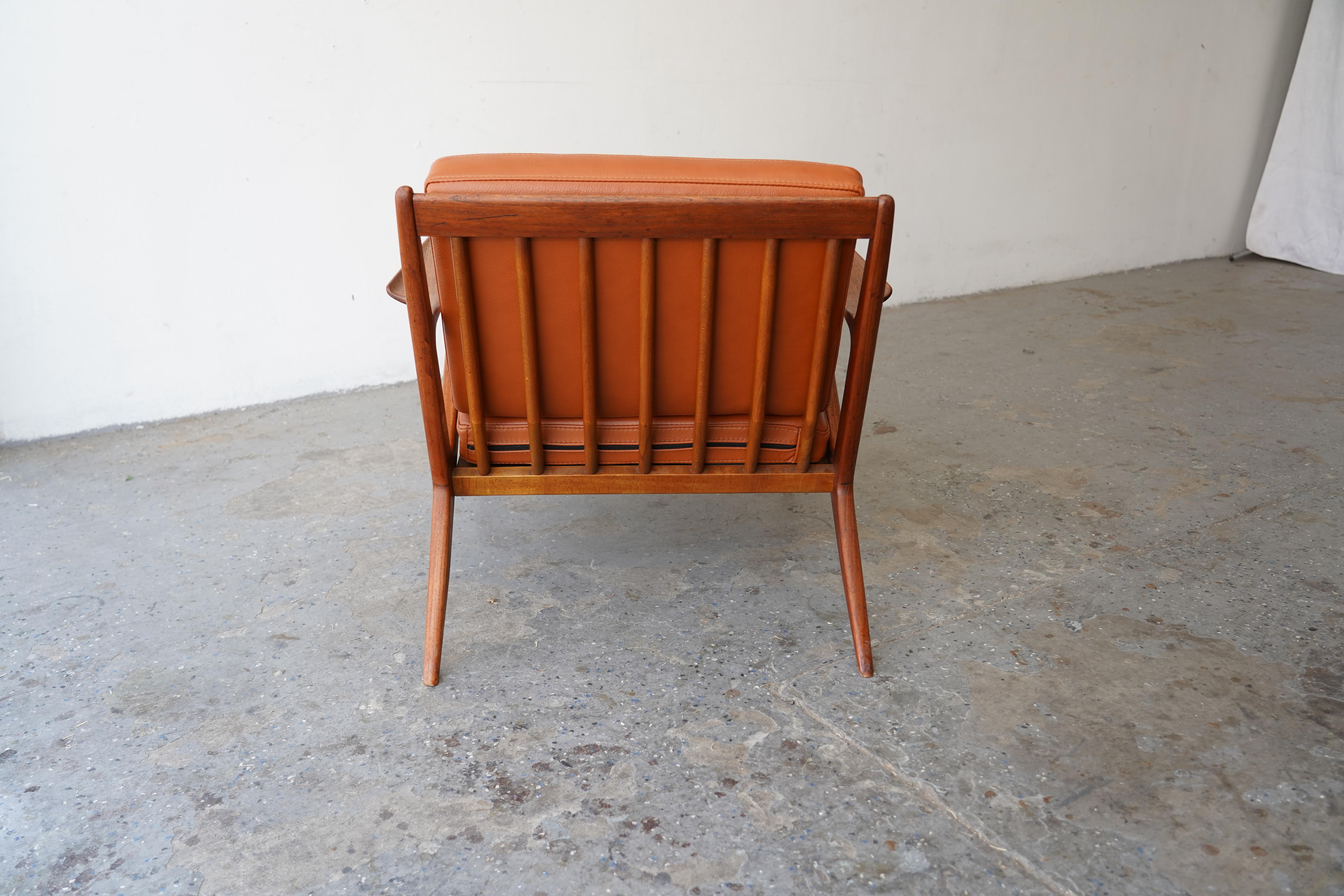 Metà XX secolo Poul Jensen, primo modello danese moderno  Sedia Z in teak con pelle italiana color cognac in vendita