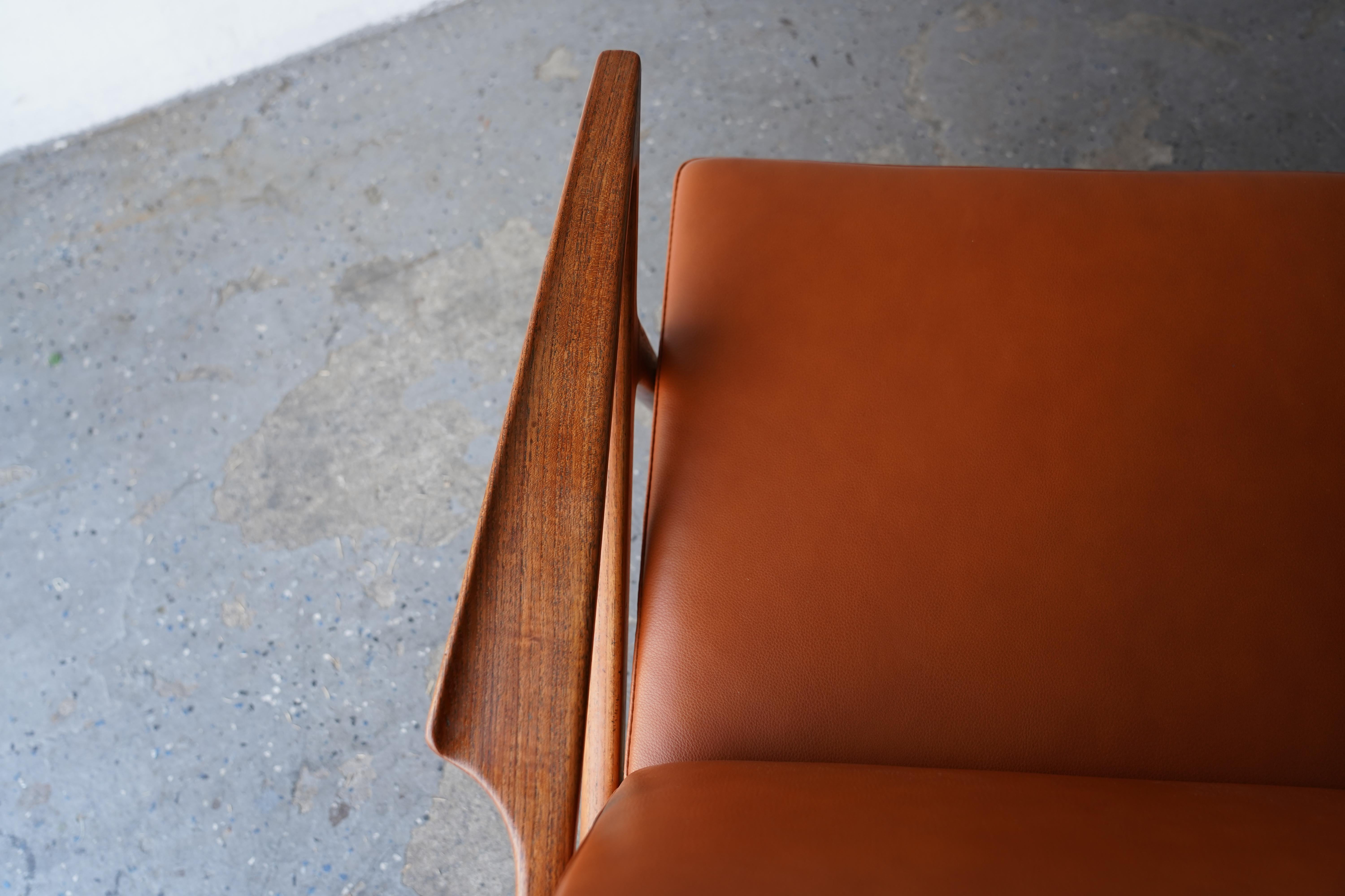 Poul Jensen, primo modello danese moderno  Sedia Z in teak con pelle italiana color cognac in vendita 1